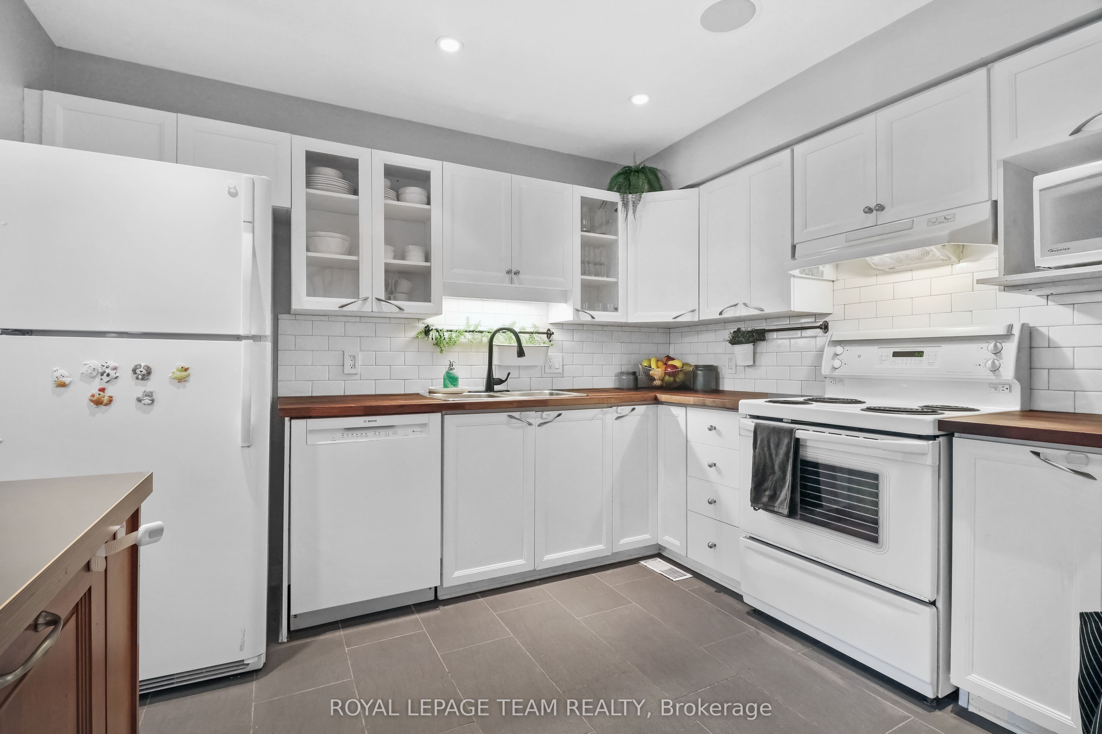 74 Milner Downs Crescent Property Photo 6