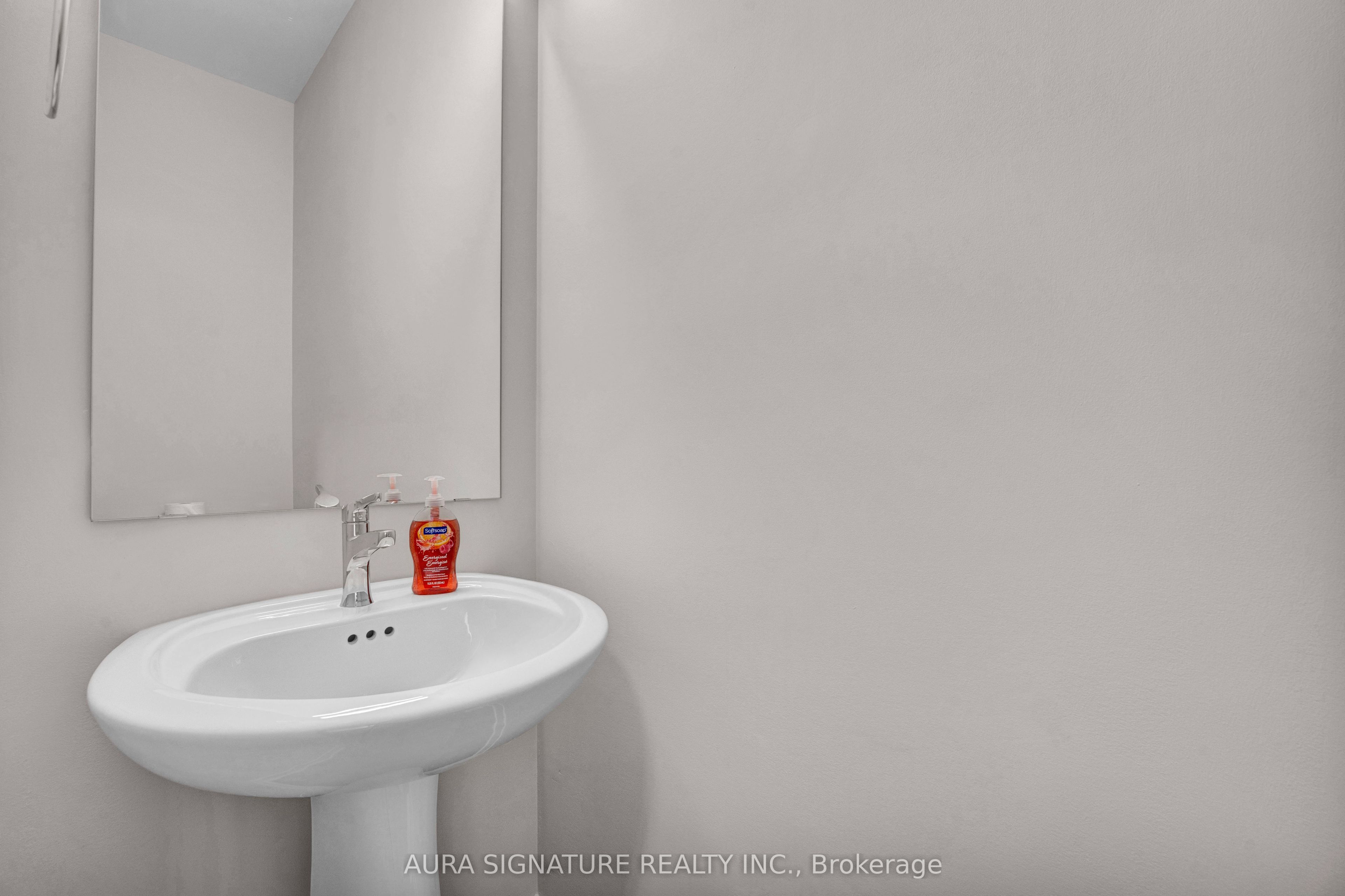 820 Utopie Private Property Photo 8