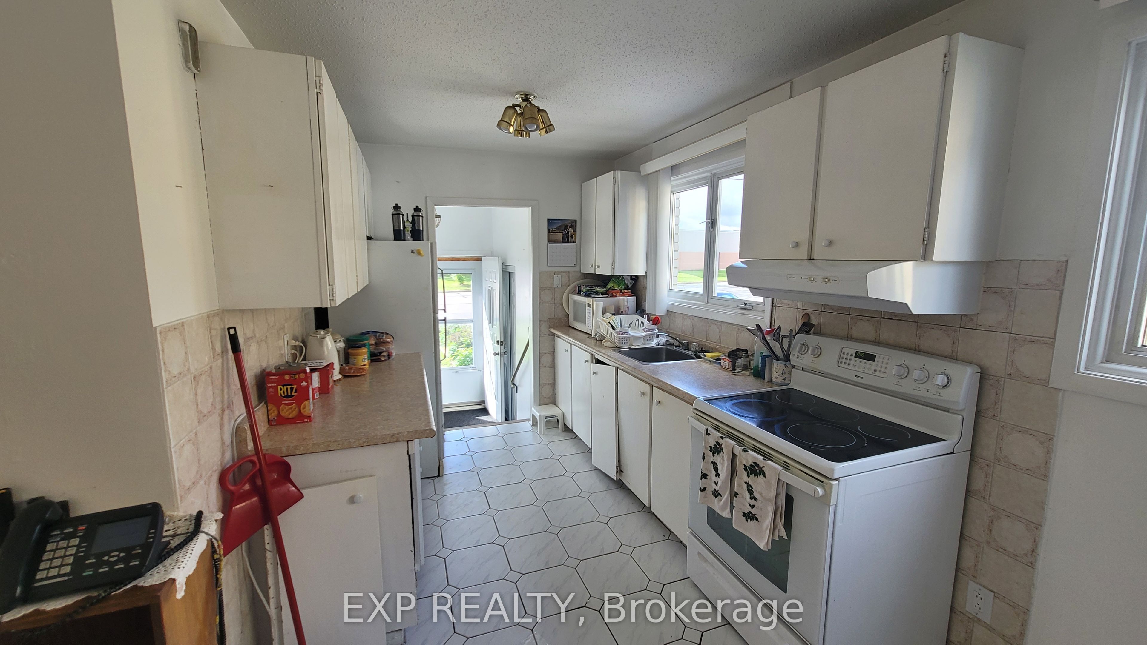 1747 Heron Road Property Photo 3