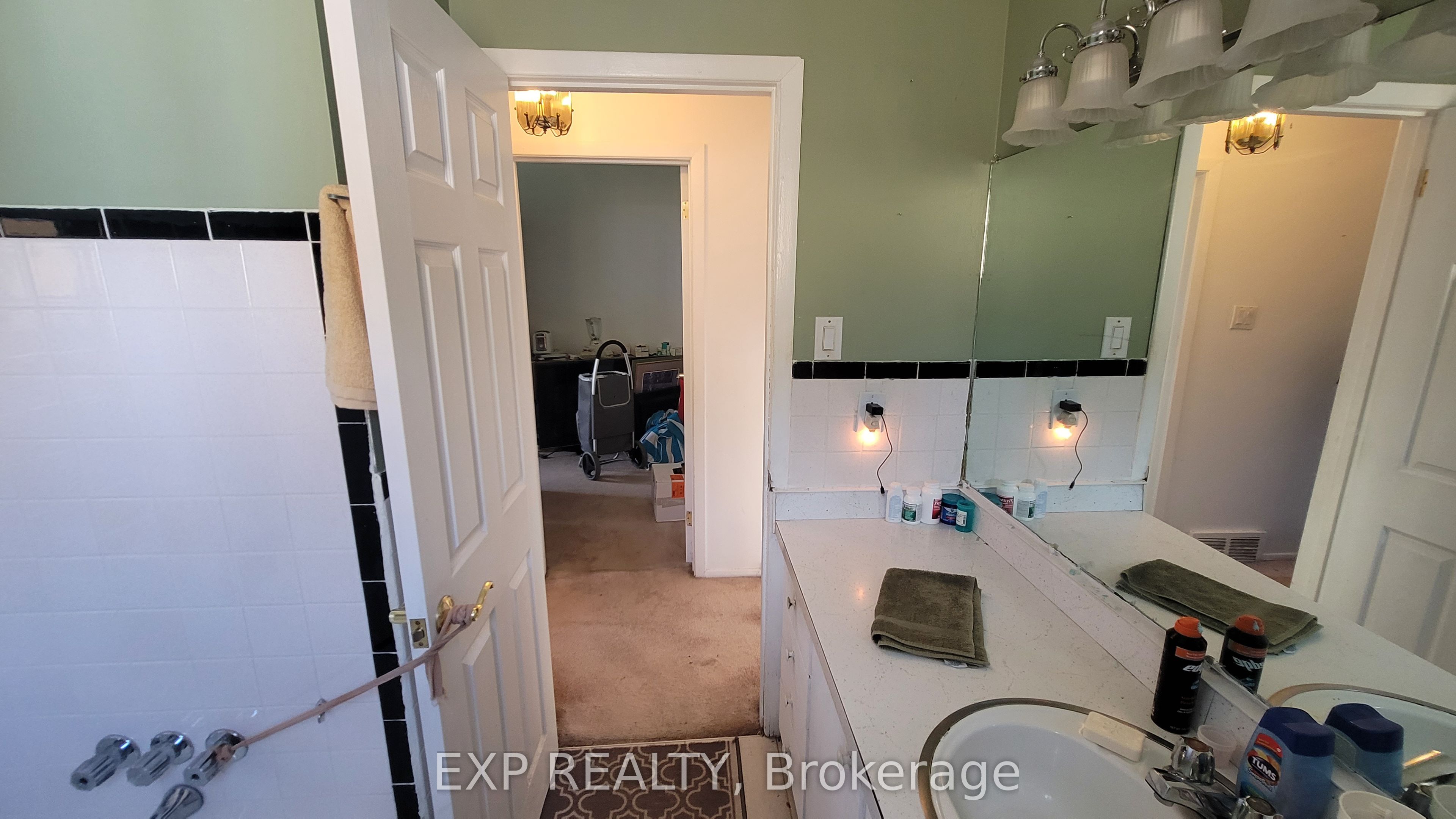 1747 Heron Road Property Photo 11