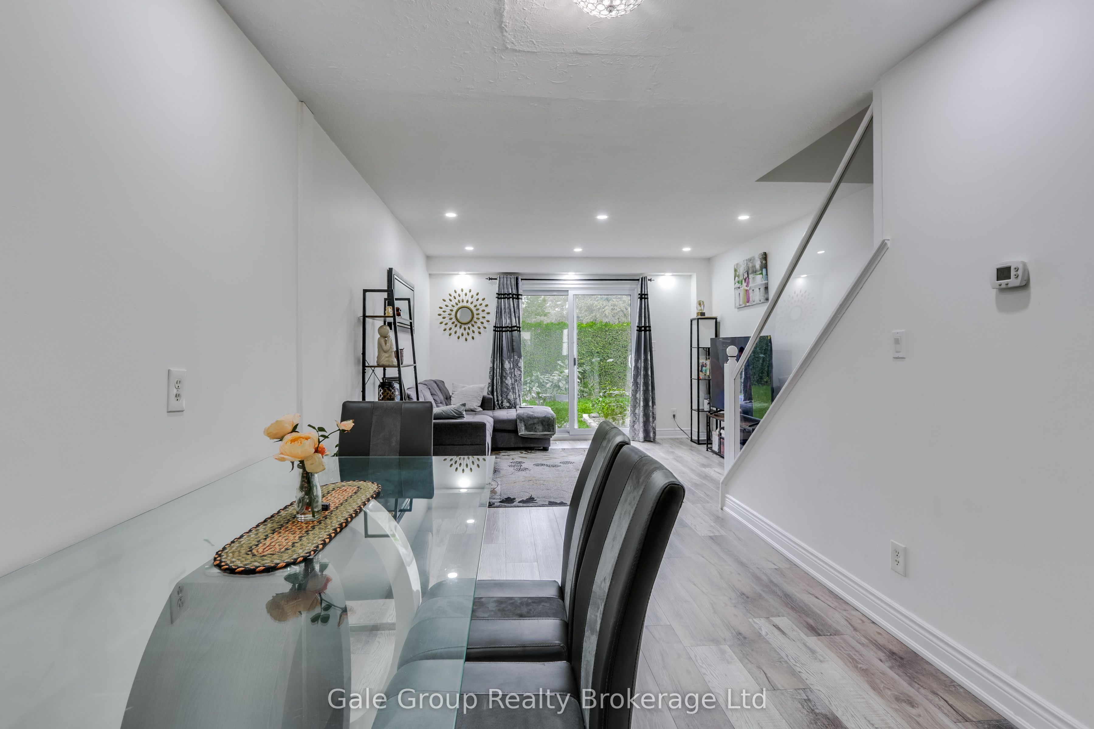 105 Springbank Avenue E 9 Property Photo 7