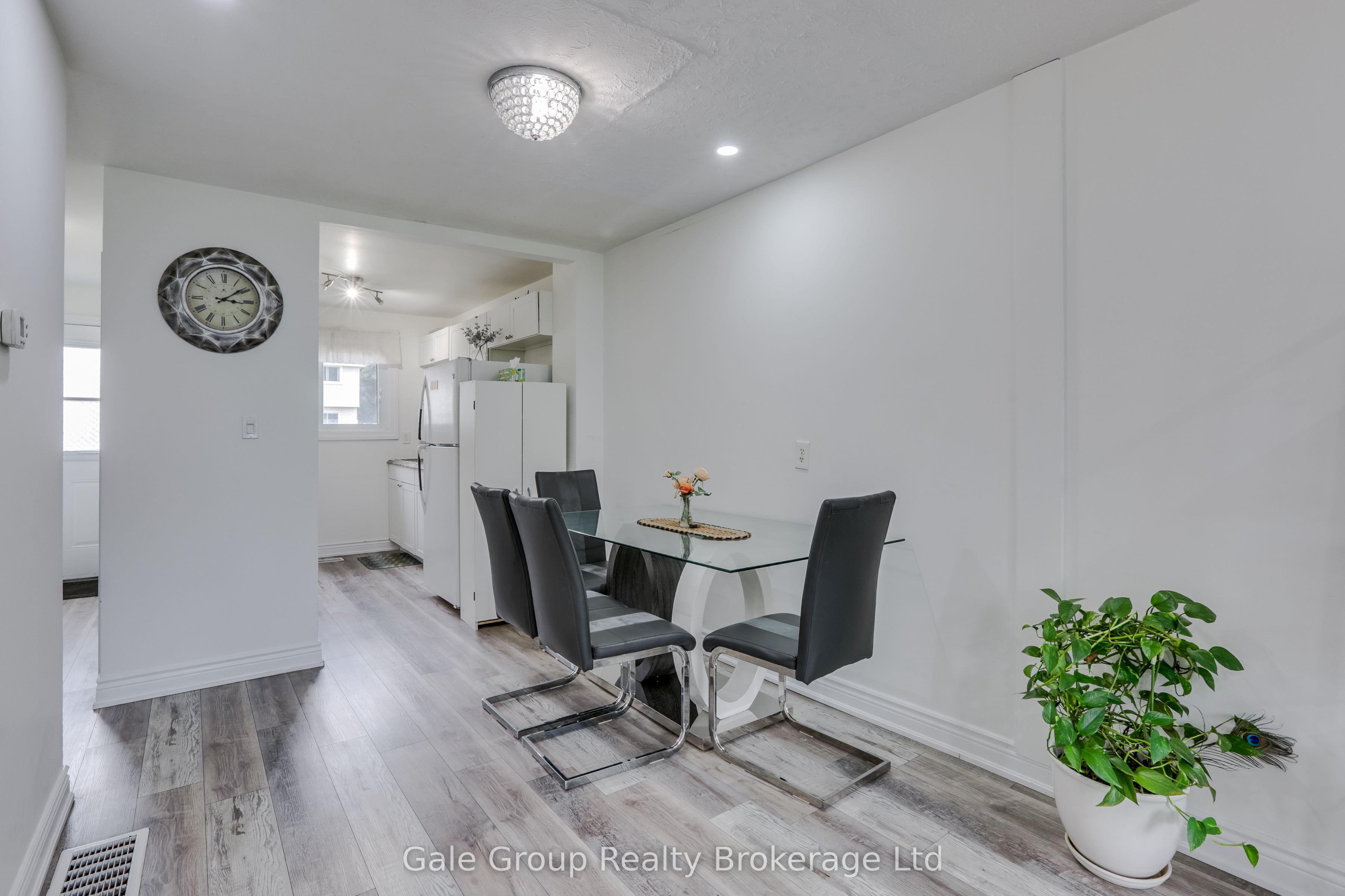 105 Springbank Avenue E 9 Property Photo 8