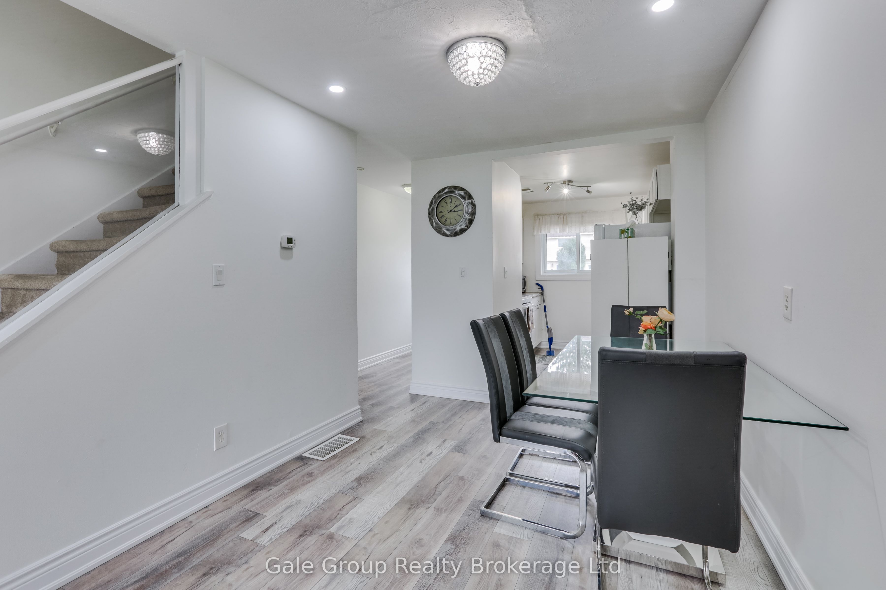 105 Springbank Avenue E 9 Property Photo 9