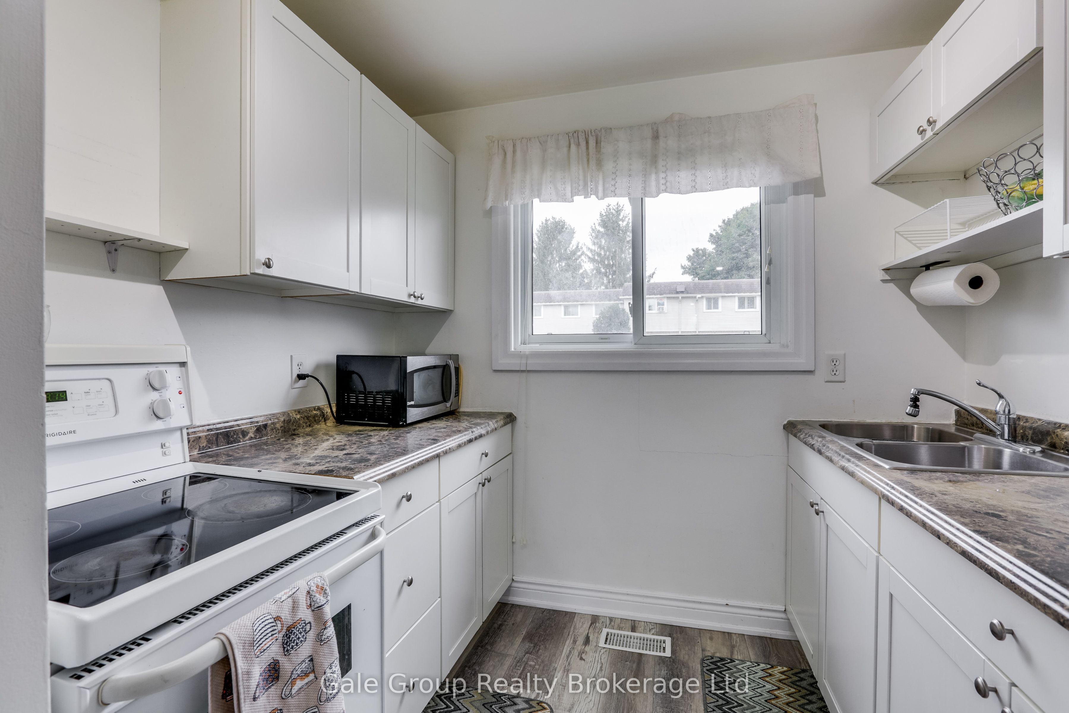 105 Springbank Avenue E 9 Property Photo 11