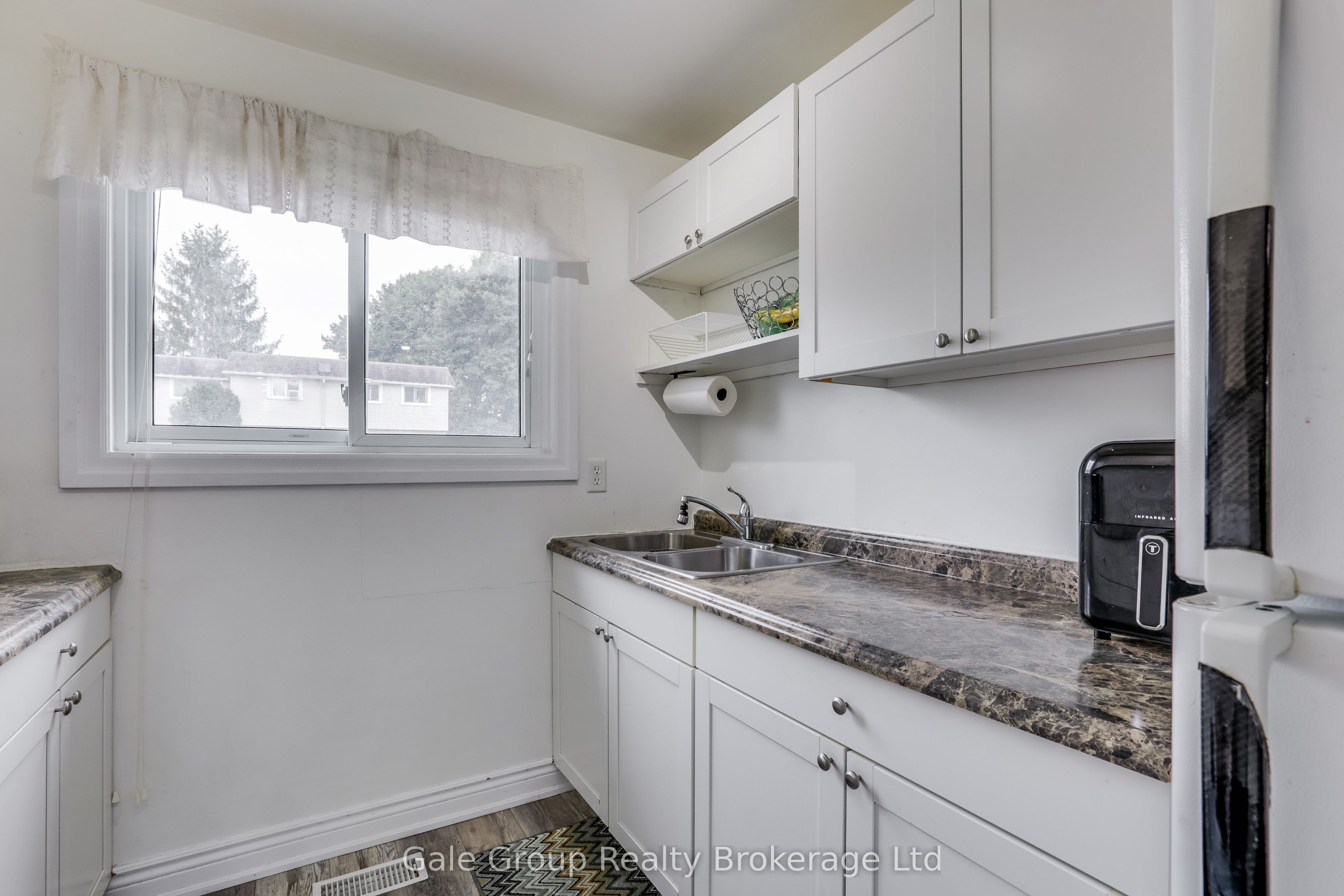 105 Springbank Avenue E 9 Property Photo 12