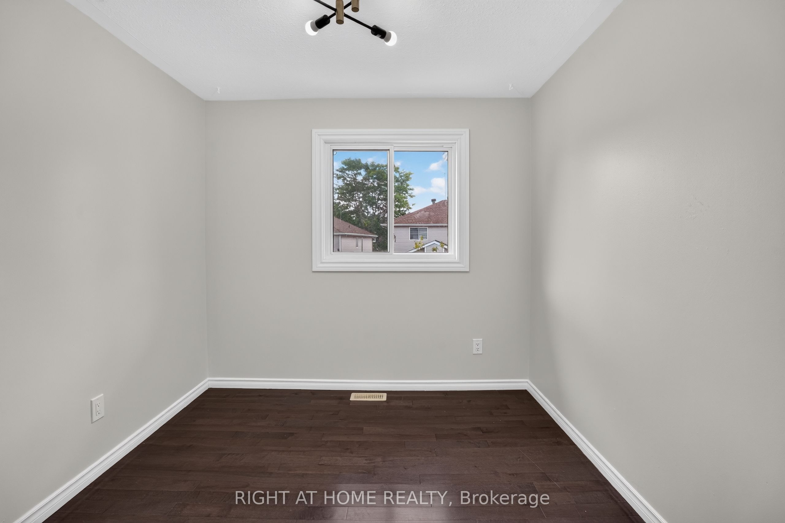 32 Saffron Court Property Photo 25