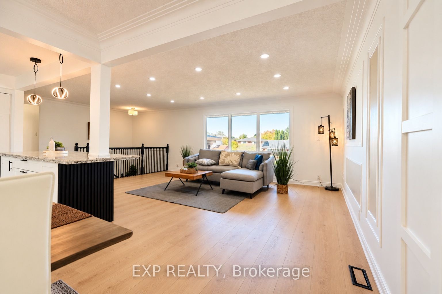1240 Montrose Avenue Property Photo 4