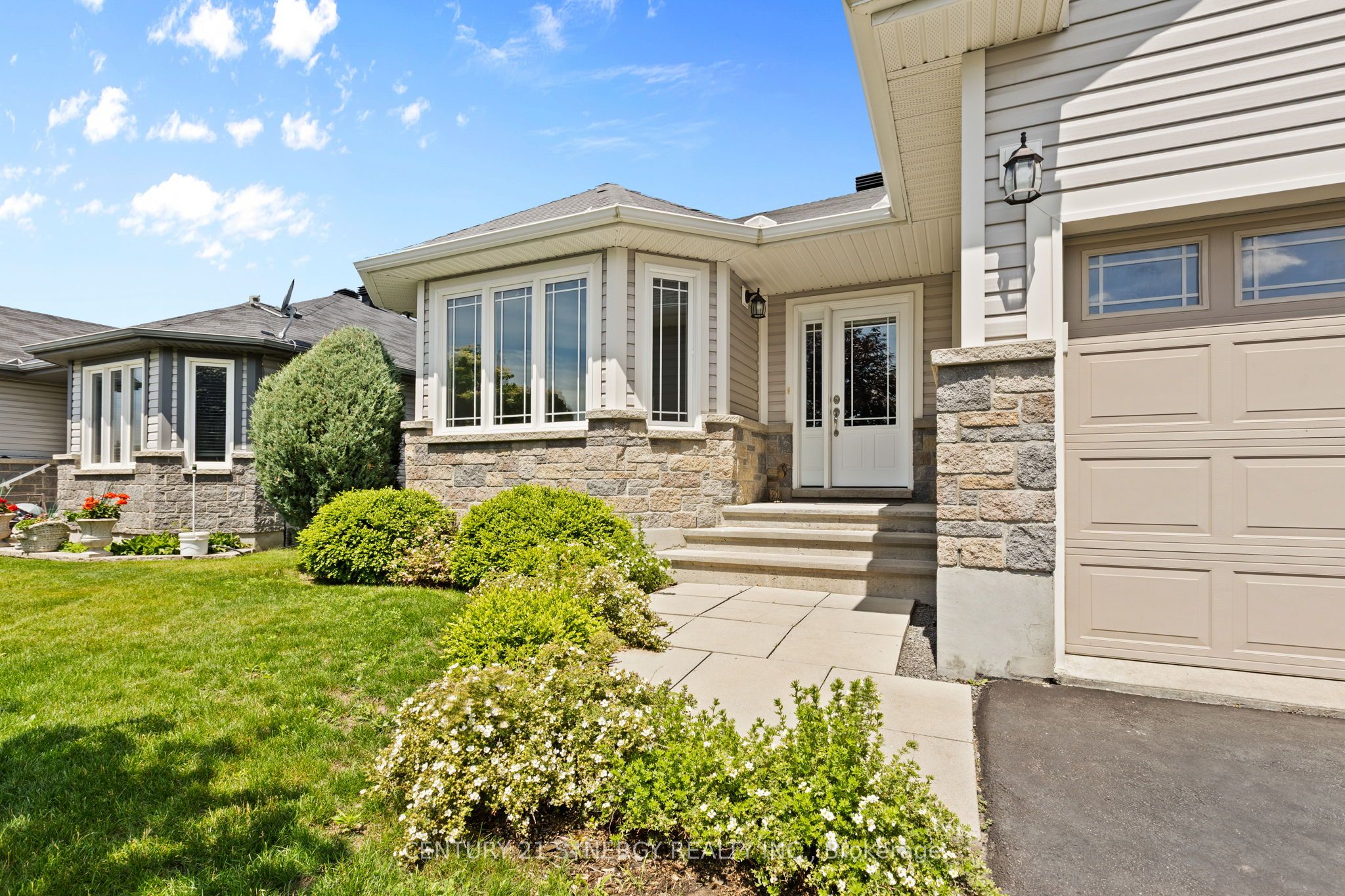 7 Westerra Way Property Photo 3