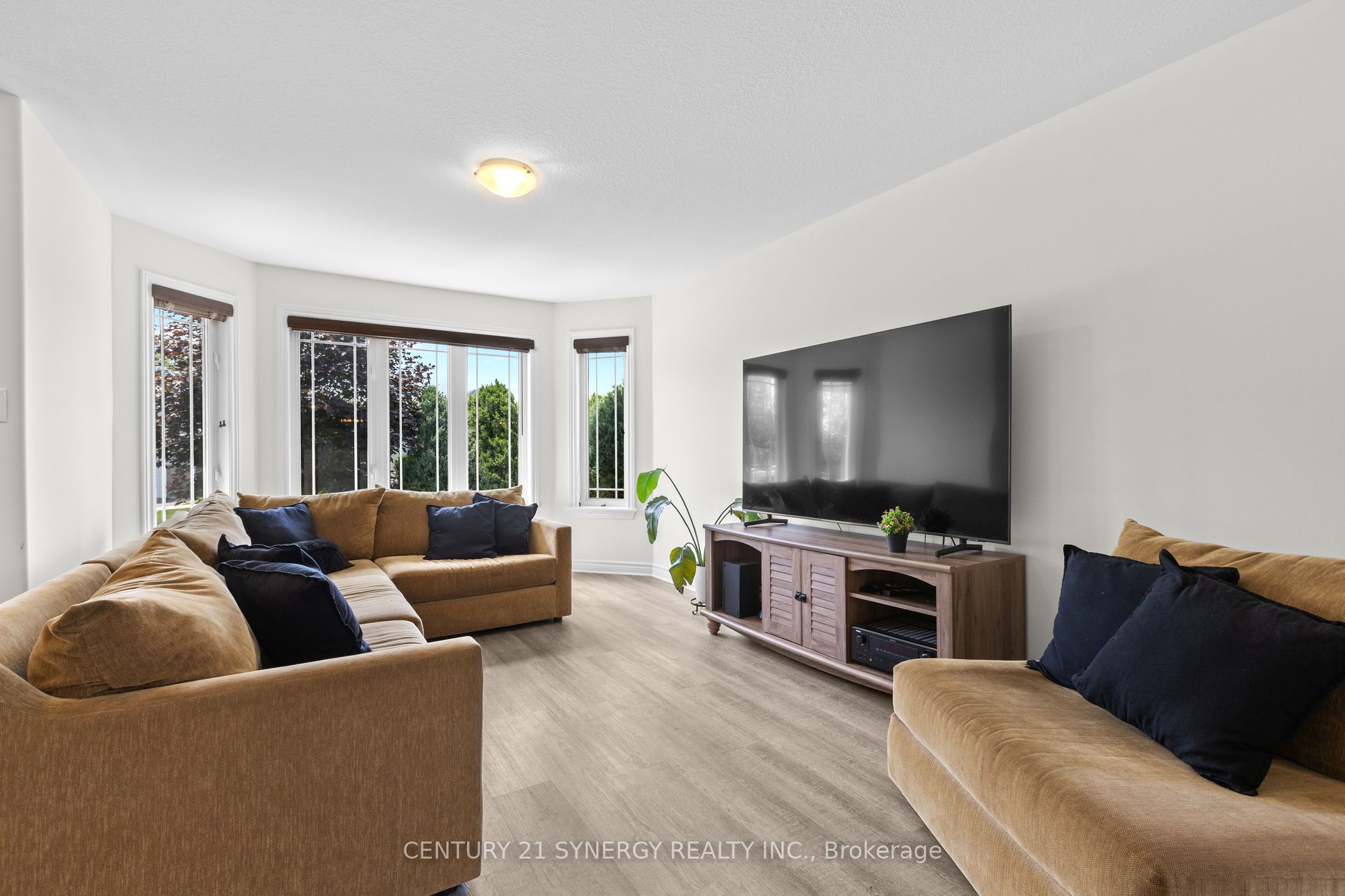7 Westerra Way Property Photo 5