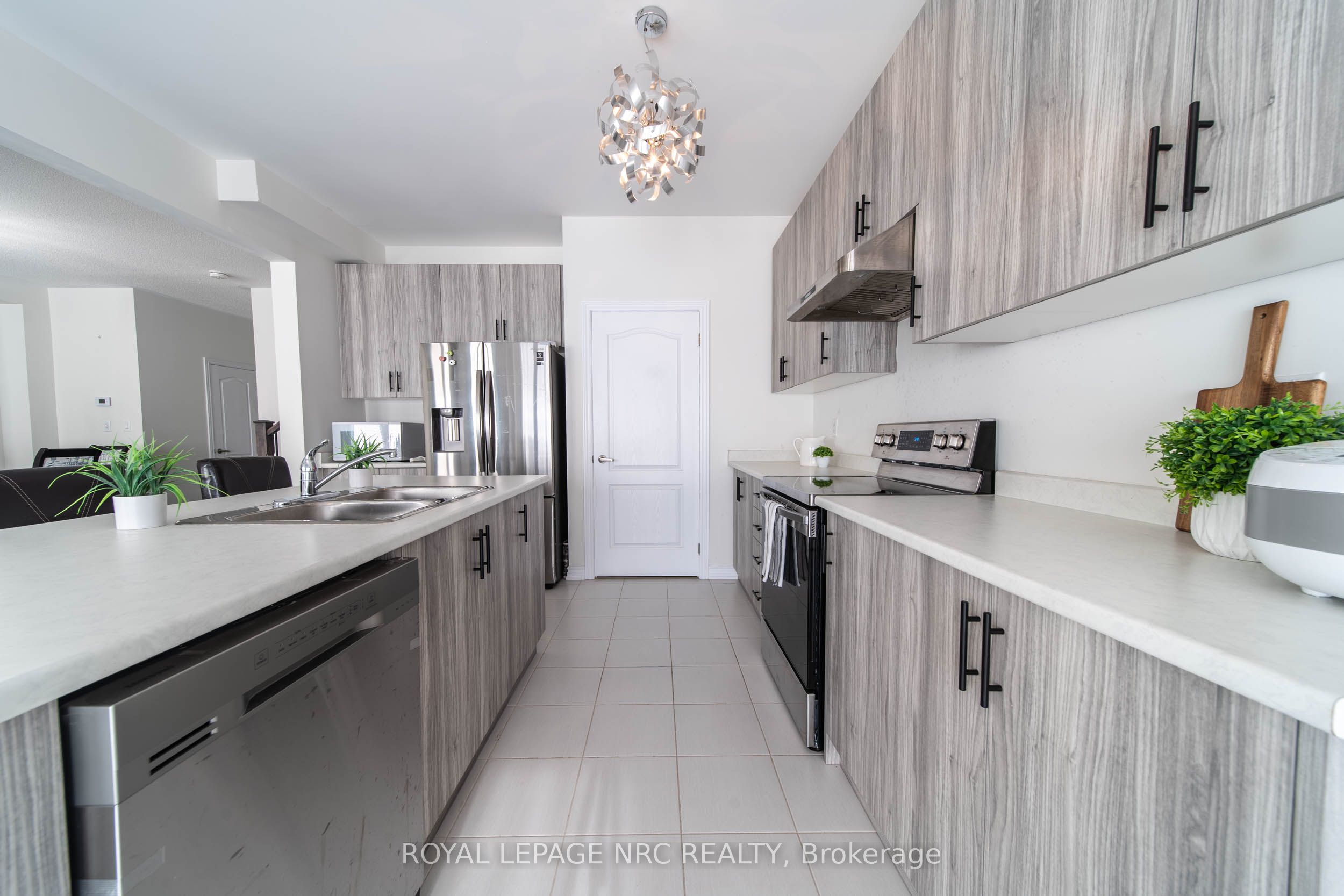 97 Tumblewood Place Property Photo 4