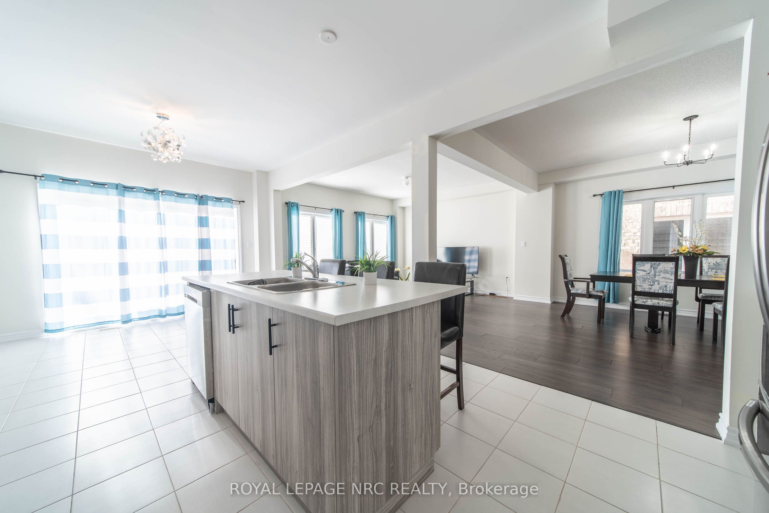 97 Tumblewood Place Property Photo 8