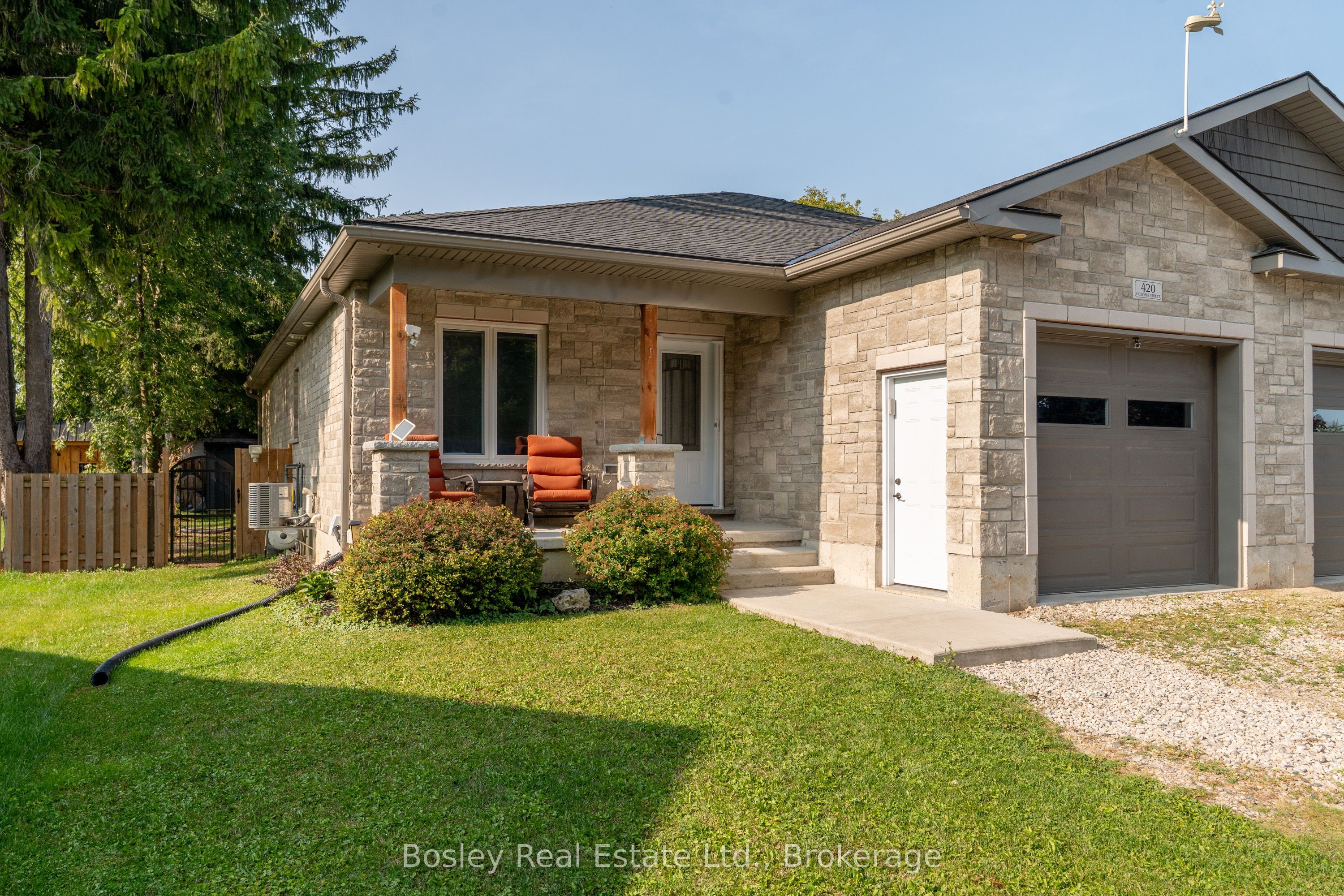 420 Victoria Street Property Photo 2