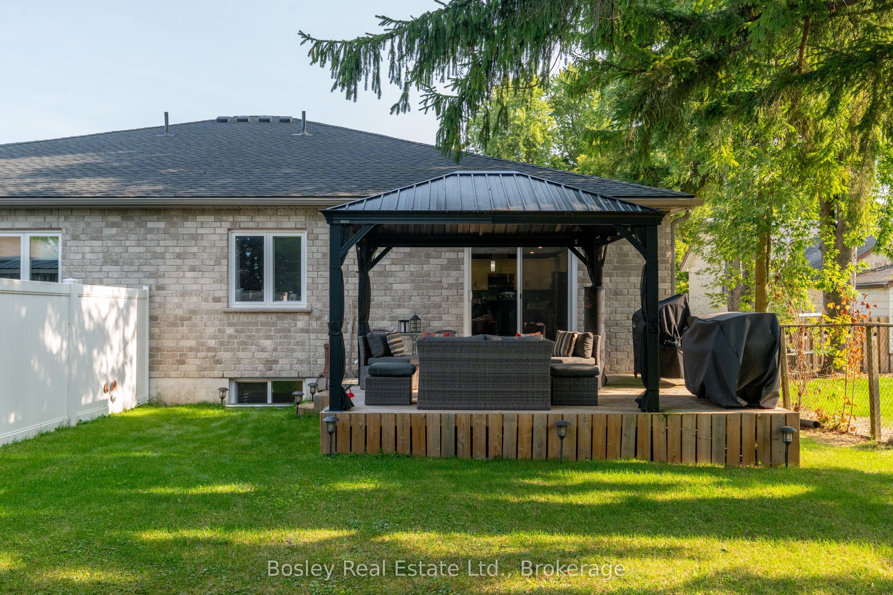 420 Victoria Street Property Photo 28