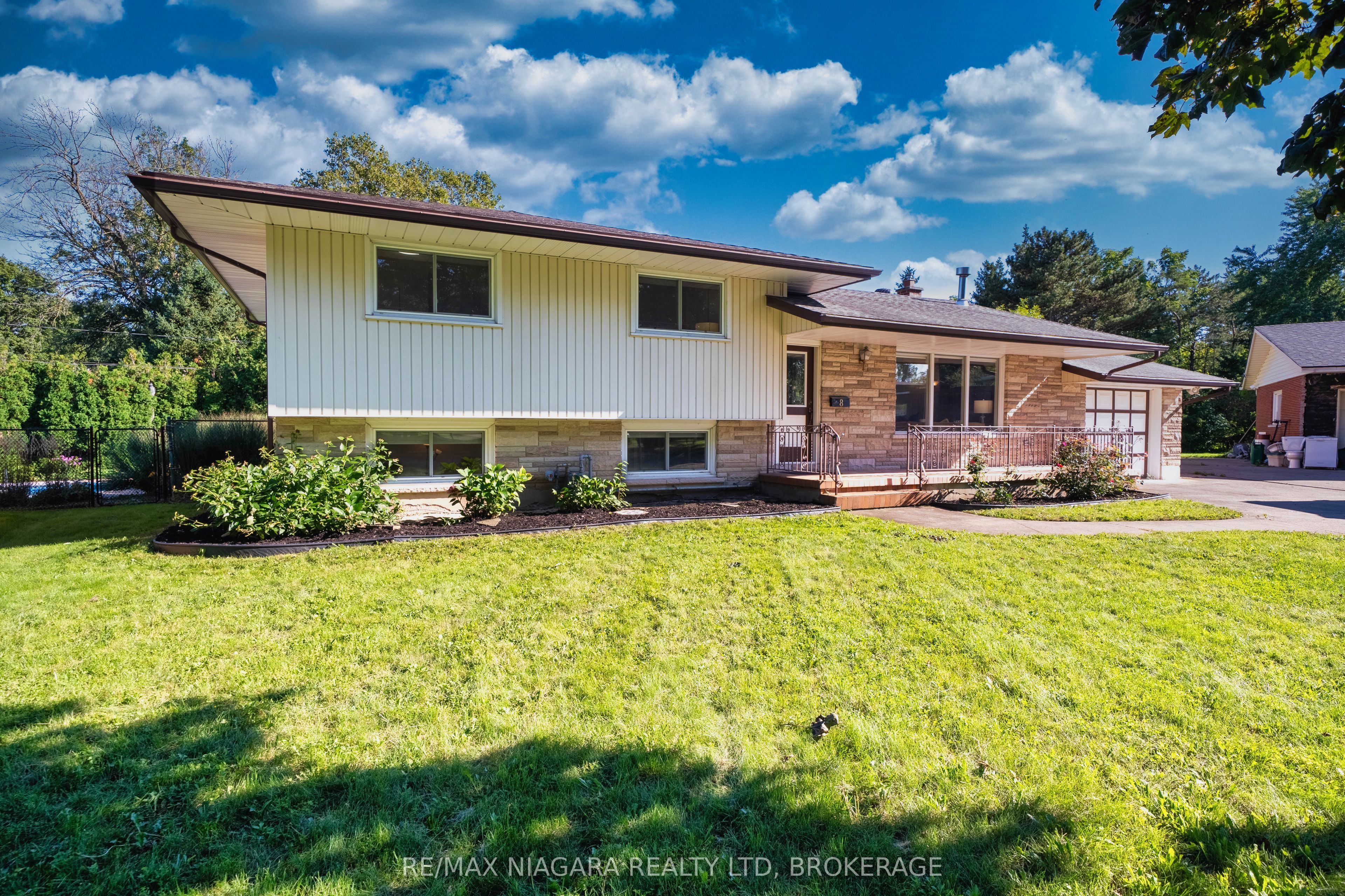8 Fernwood Terrace Property Photo 3