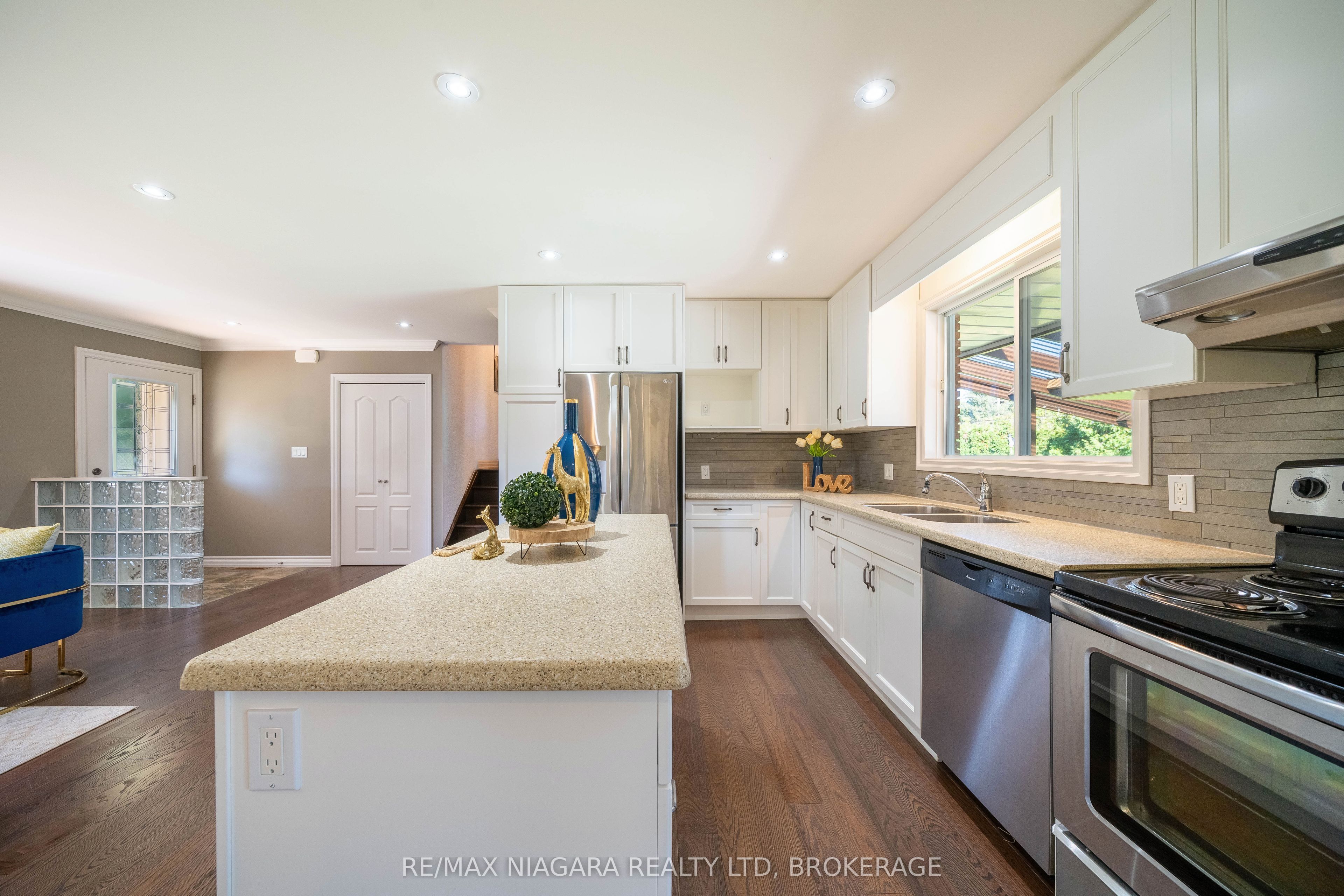 8 Fernwood Terrace Property Photo 13