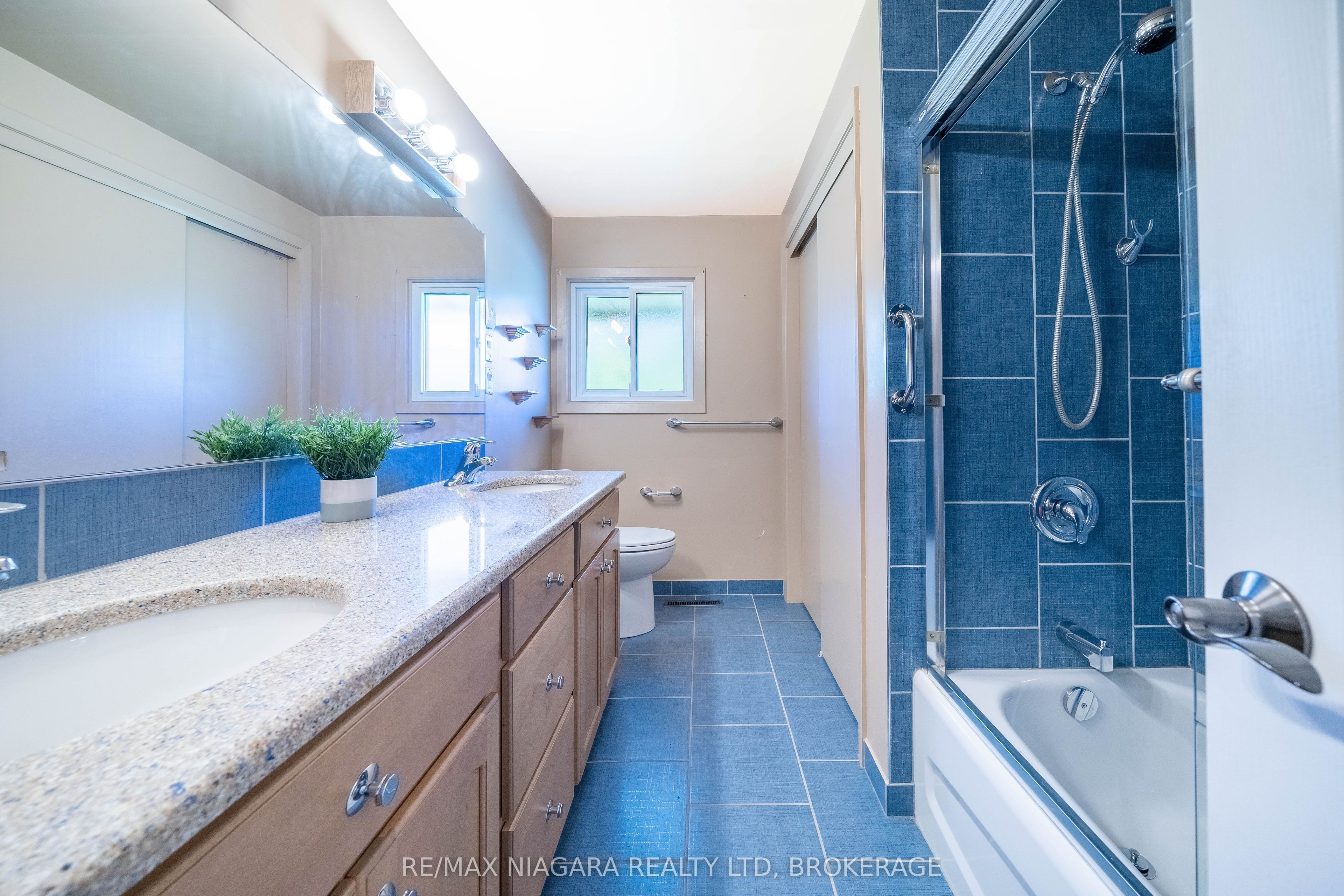 8 Fernwood Terrace Property Photo 16