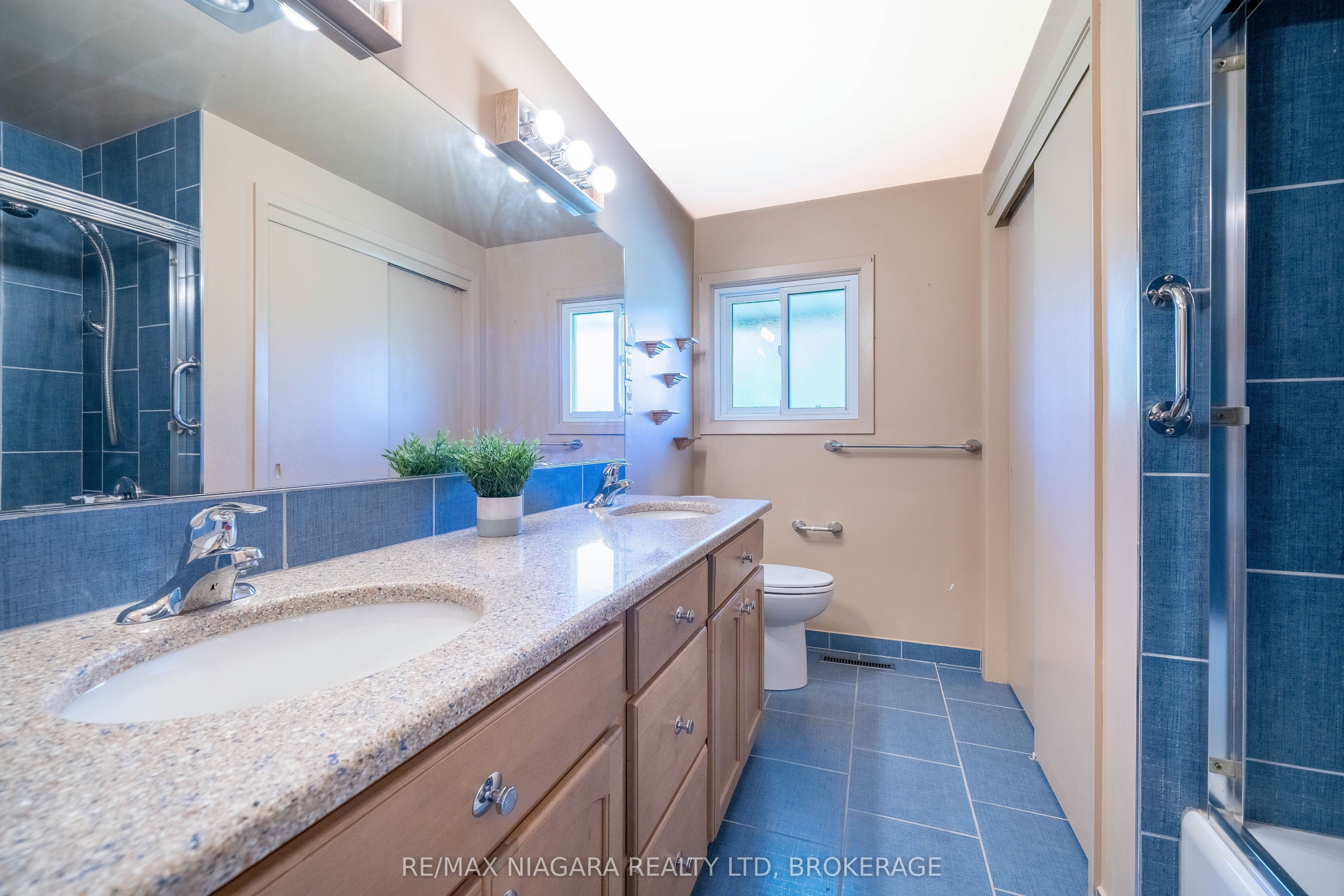 8 Fernwood Terrace Property Photo 17