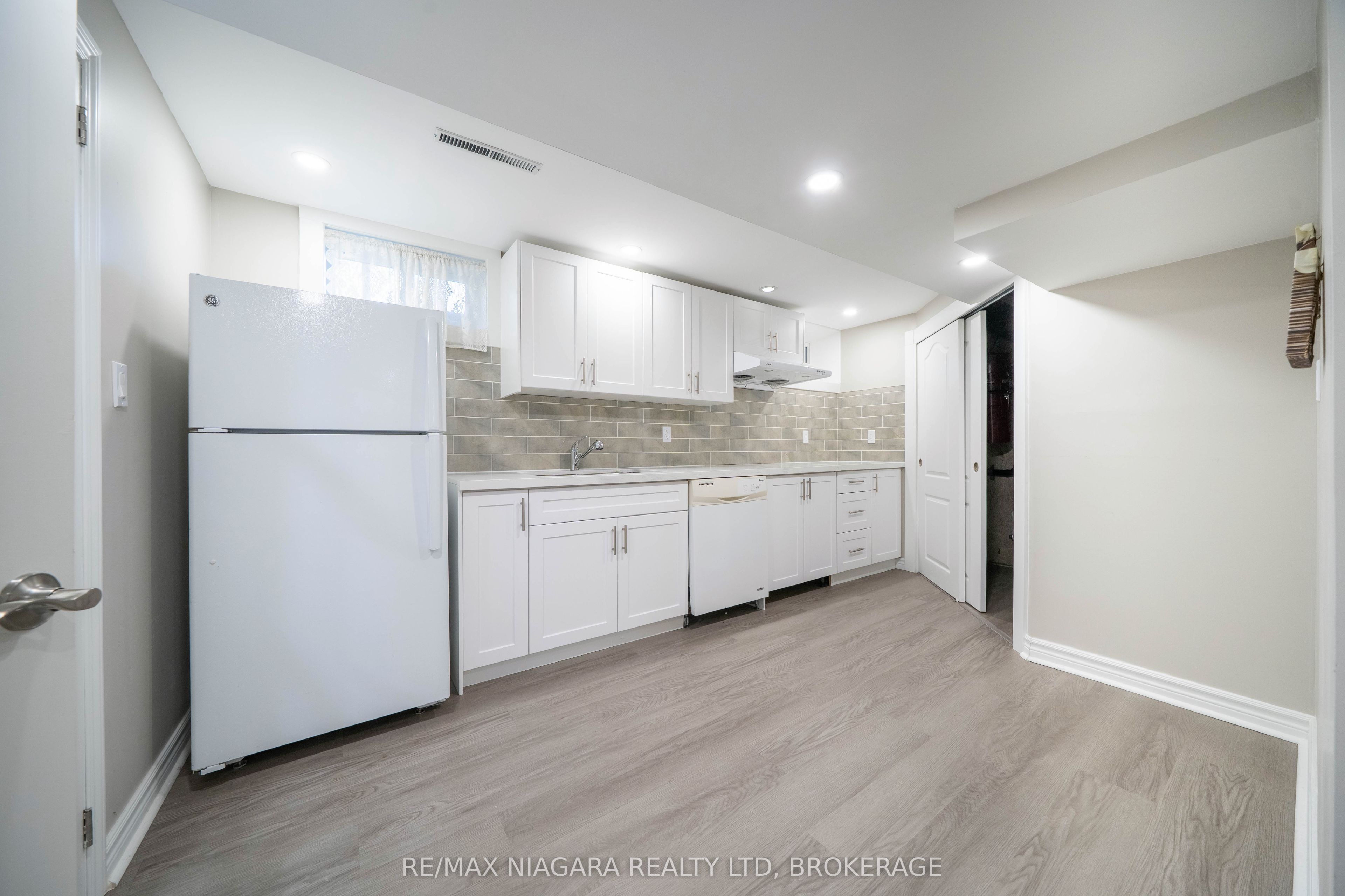 8 Fernwood Terrace Property Photo 31