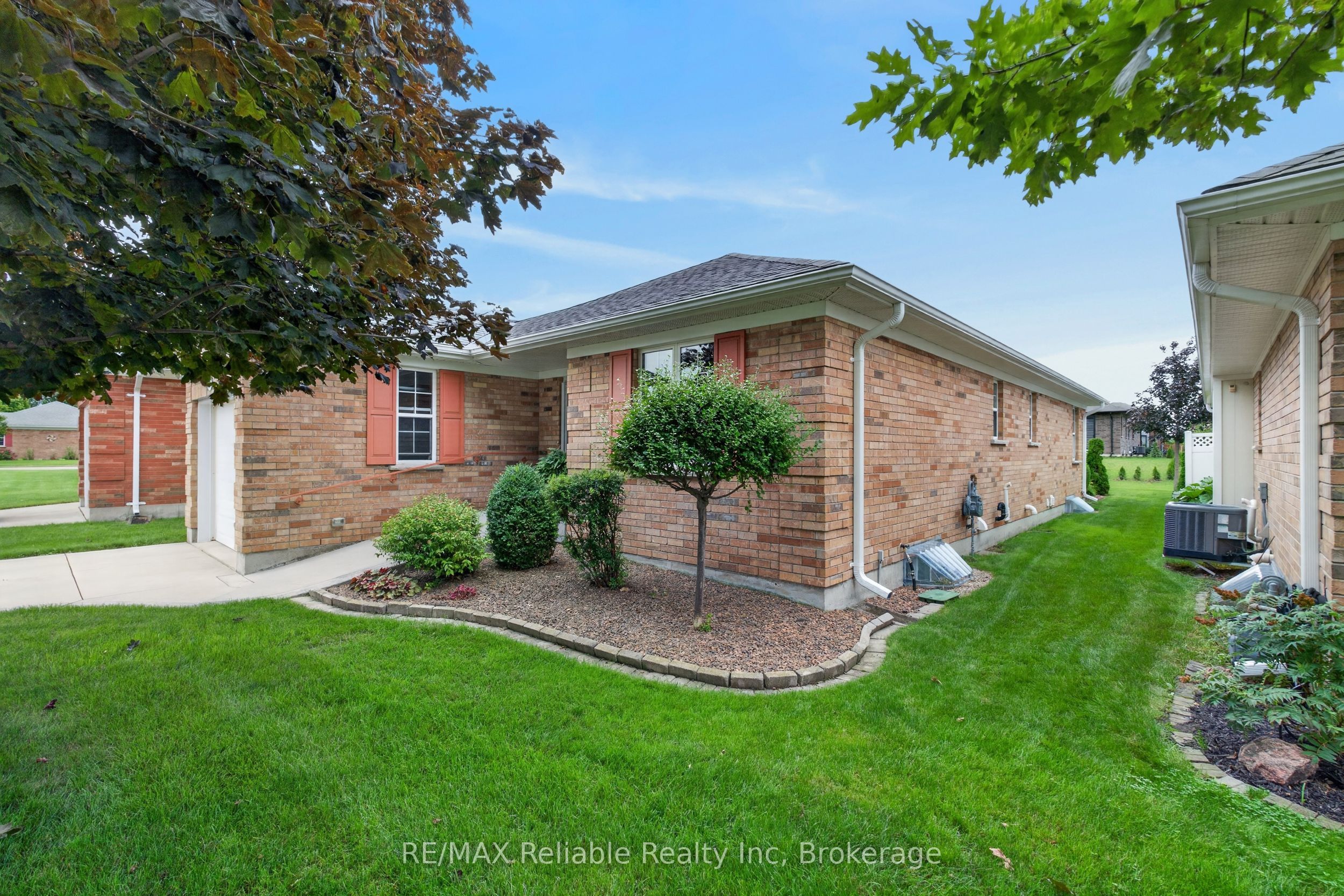 217 Bethune Crescent Property Photo 2