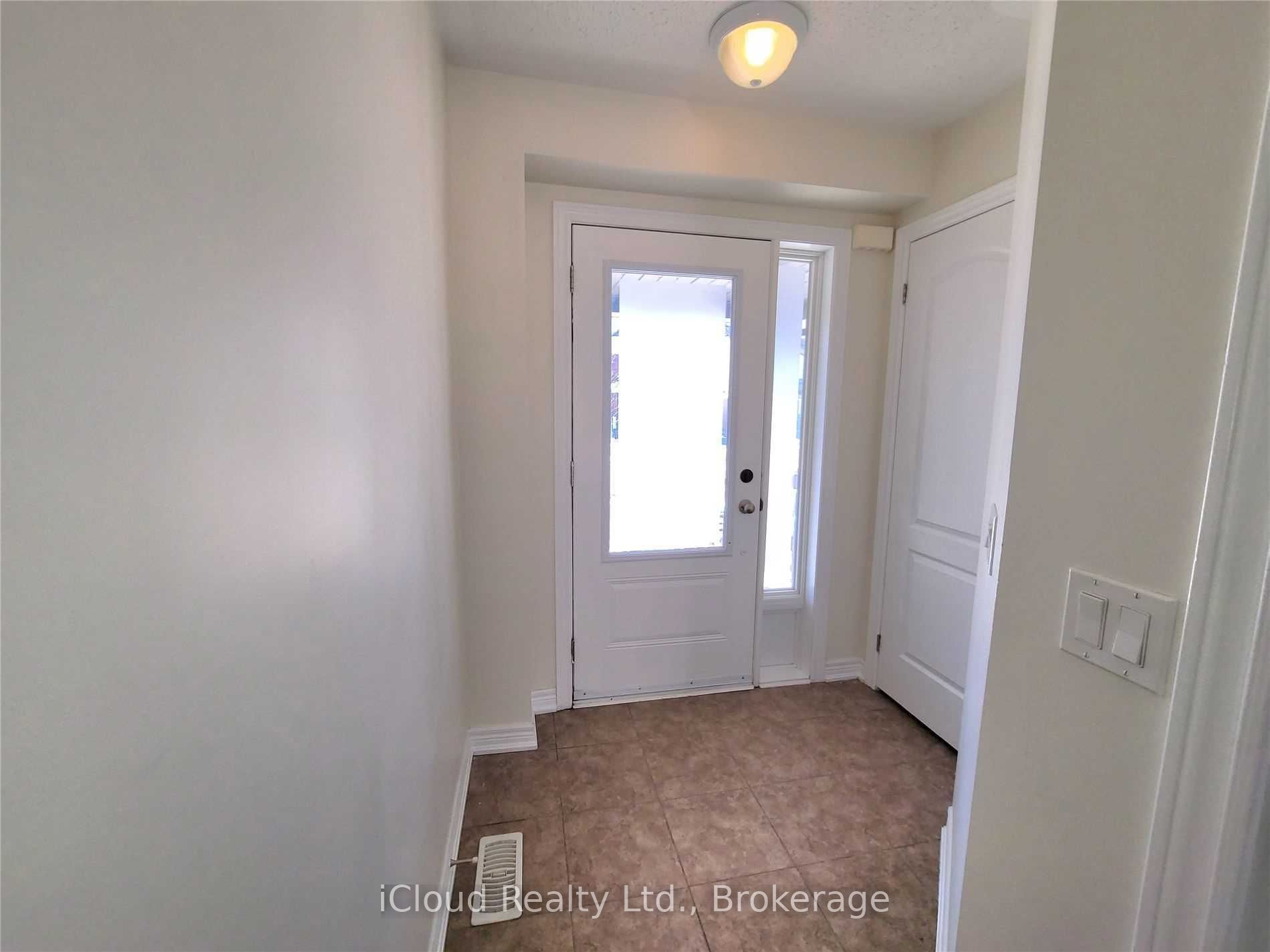 782 Cook Crescent Property Photo 2