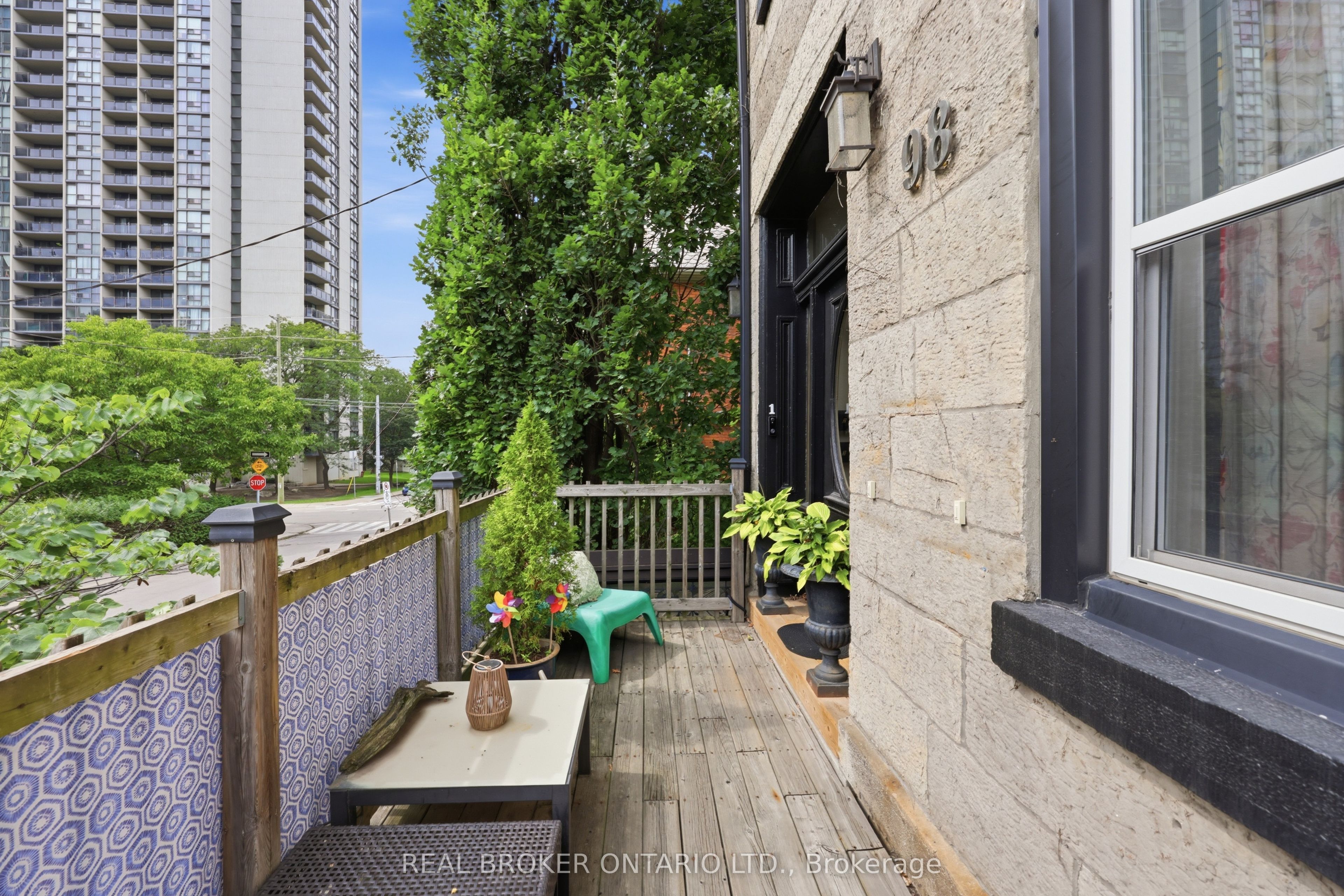 98 Duke Street Property Photo 3