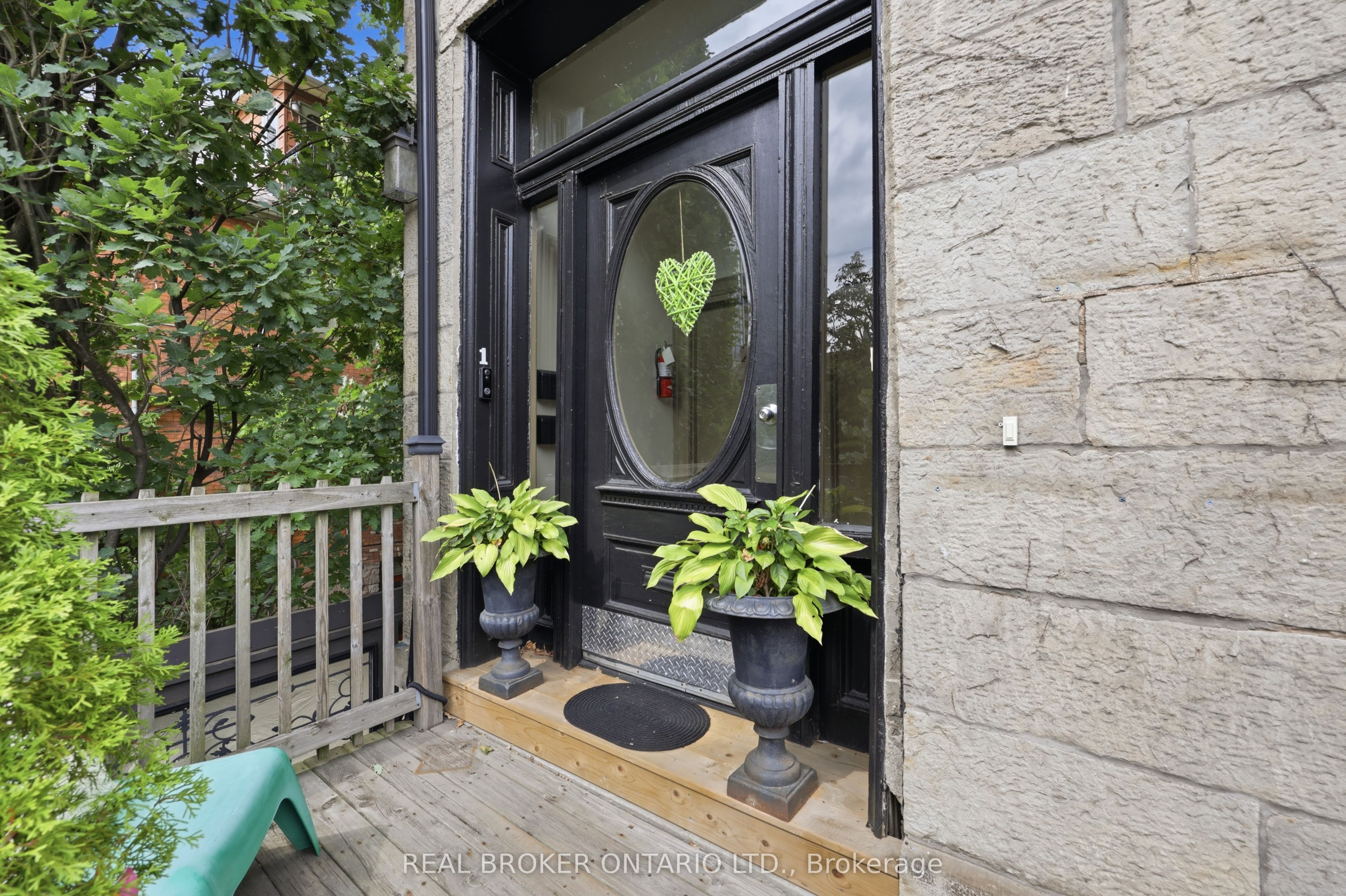 98 Duke Street Property Photo 6