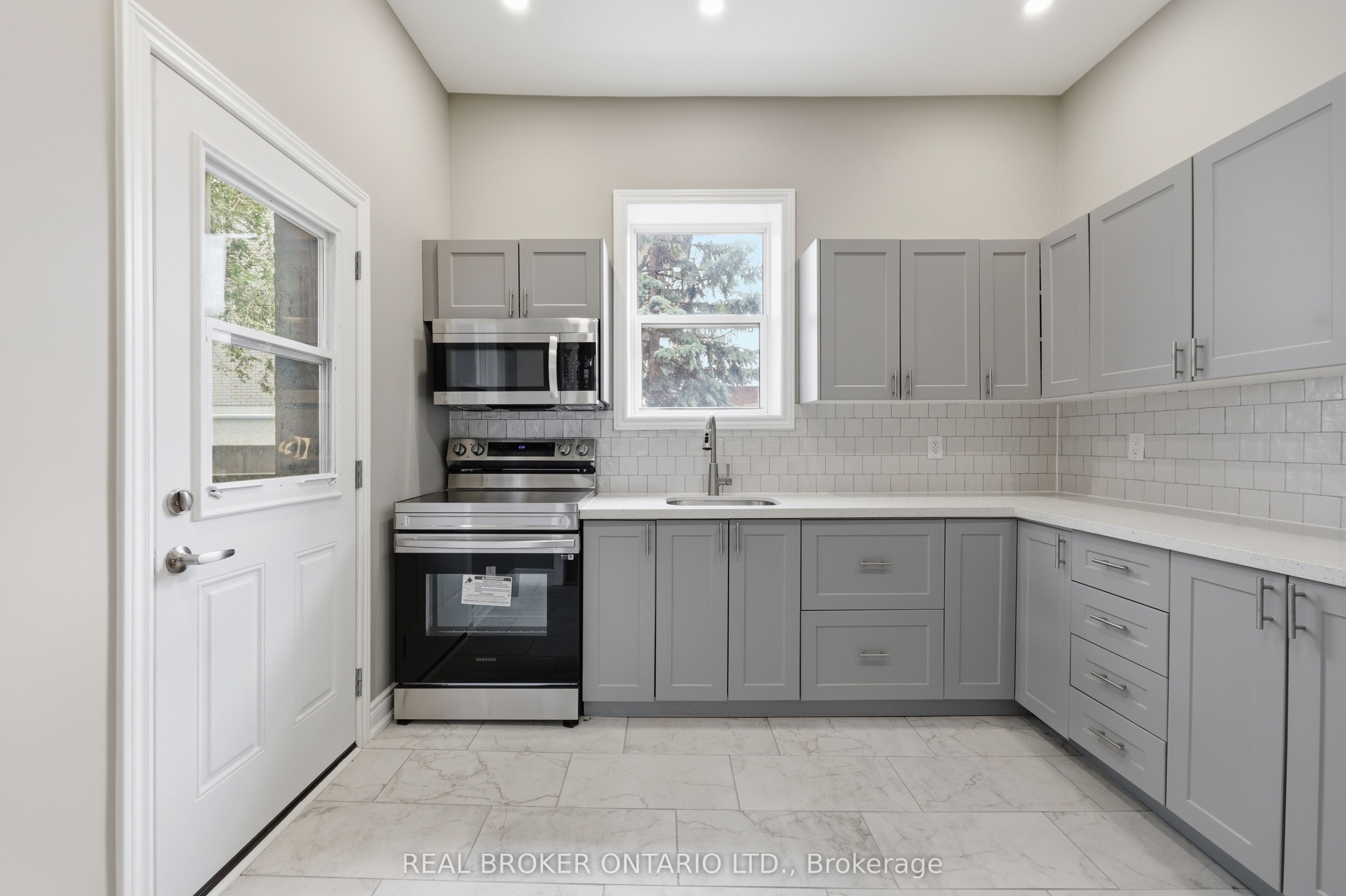 98 Duke Street Property Photo 12