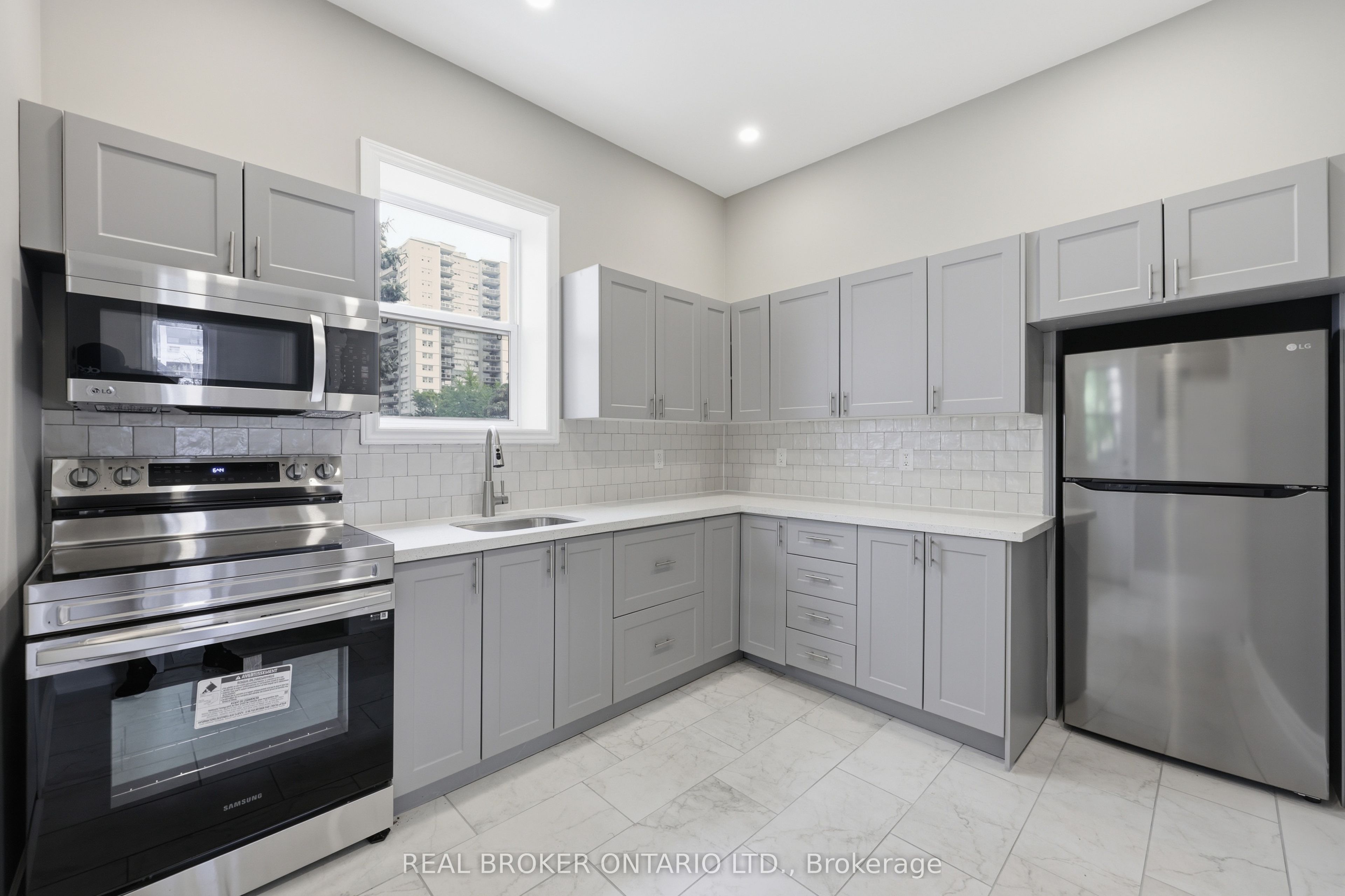 98 Duke Street Property Photo 13