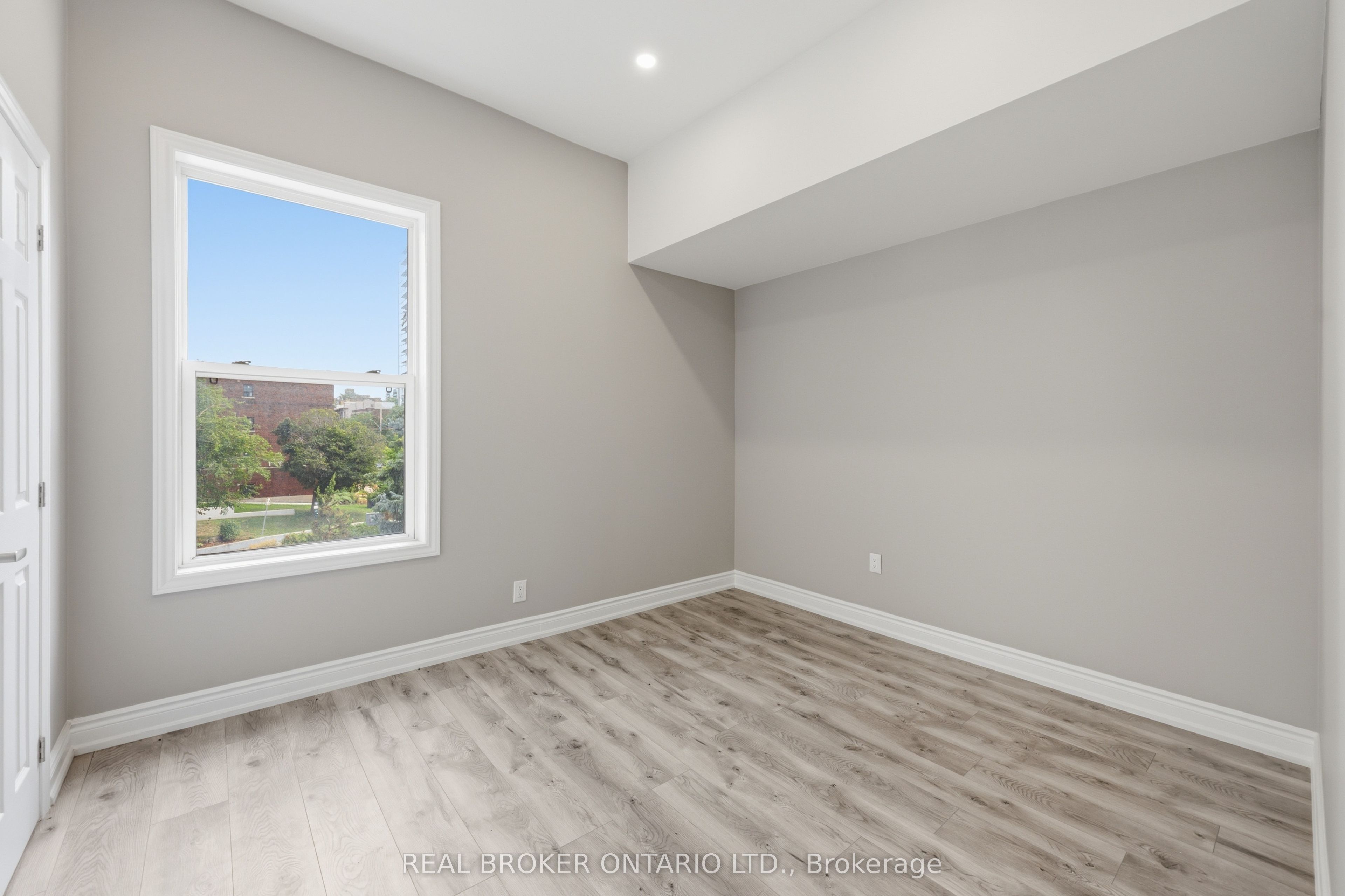 98 Duke Street Property Photo 16