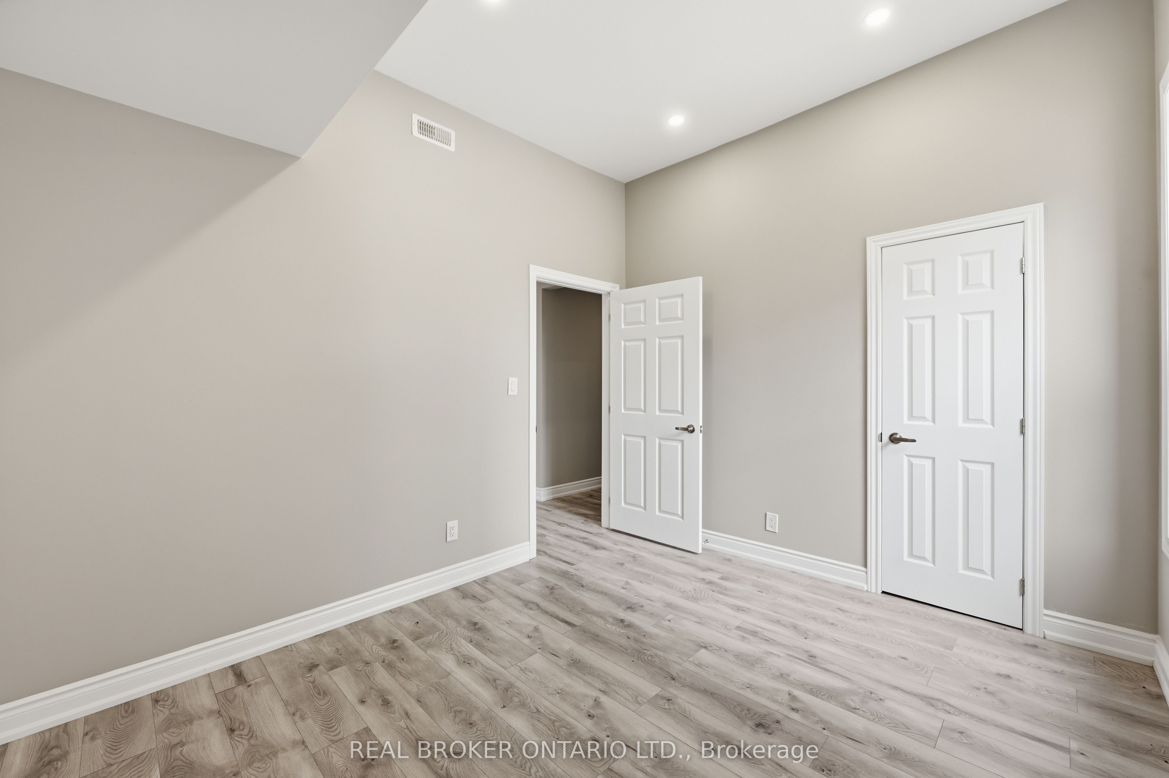 98 Duke Street Property Photo 17