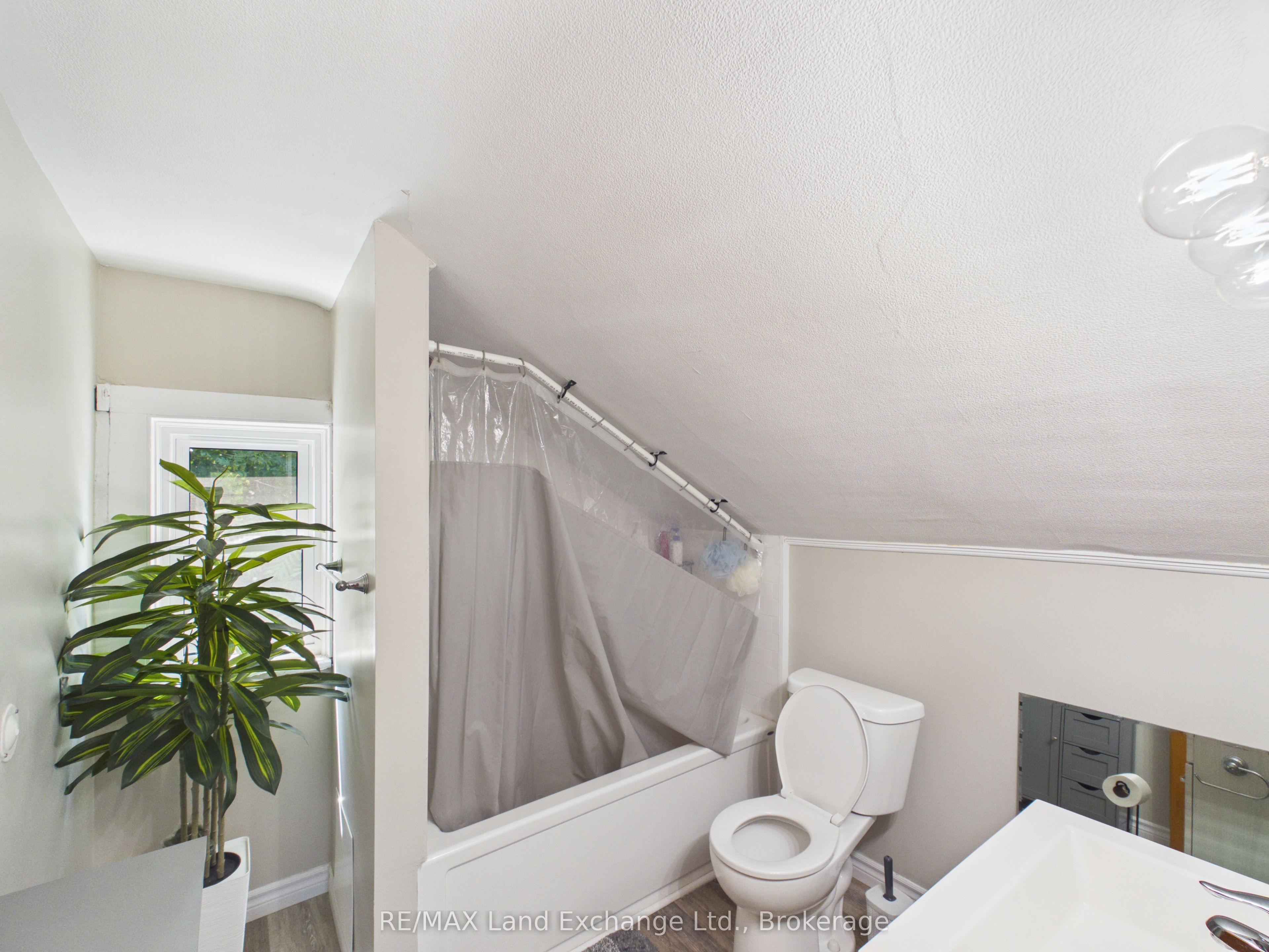 410 Russell Street Property Photo 11