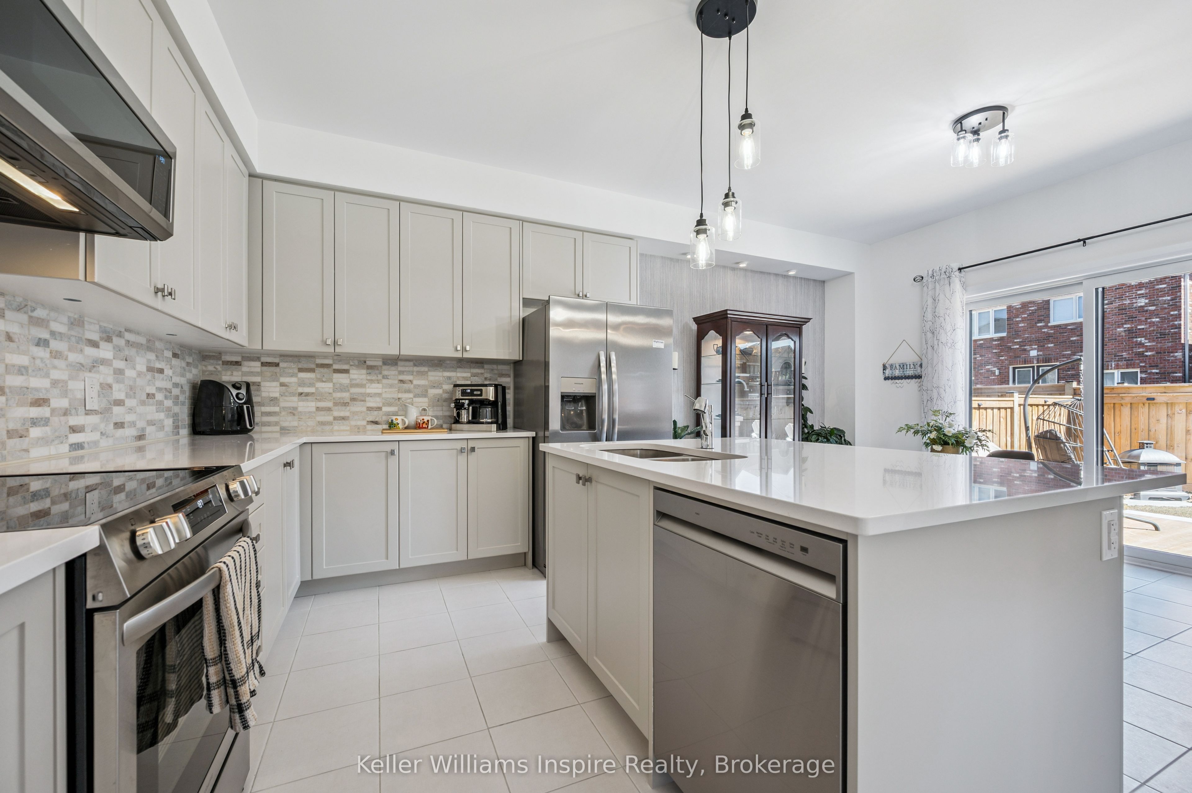 160 Raftis Street Property Photo 4