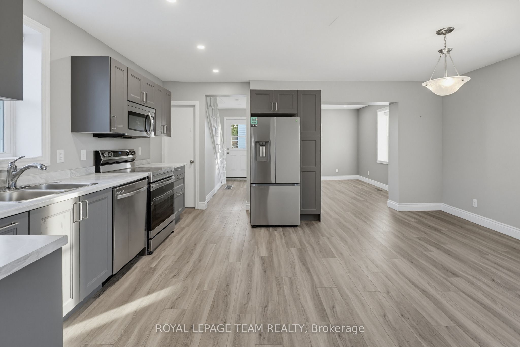 81 Bank Street S Property Photo 6