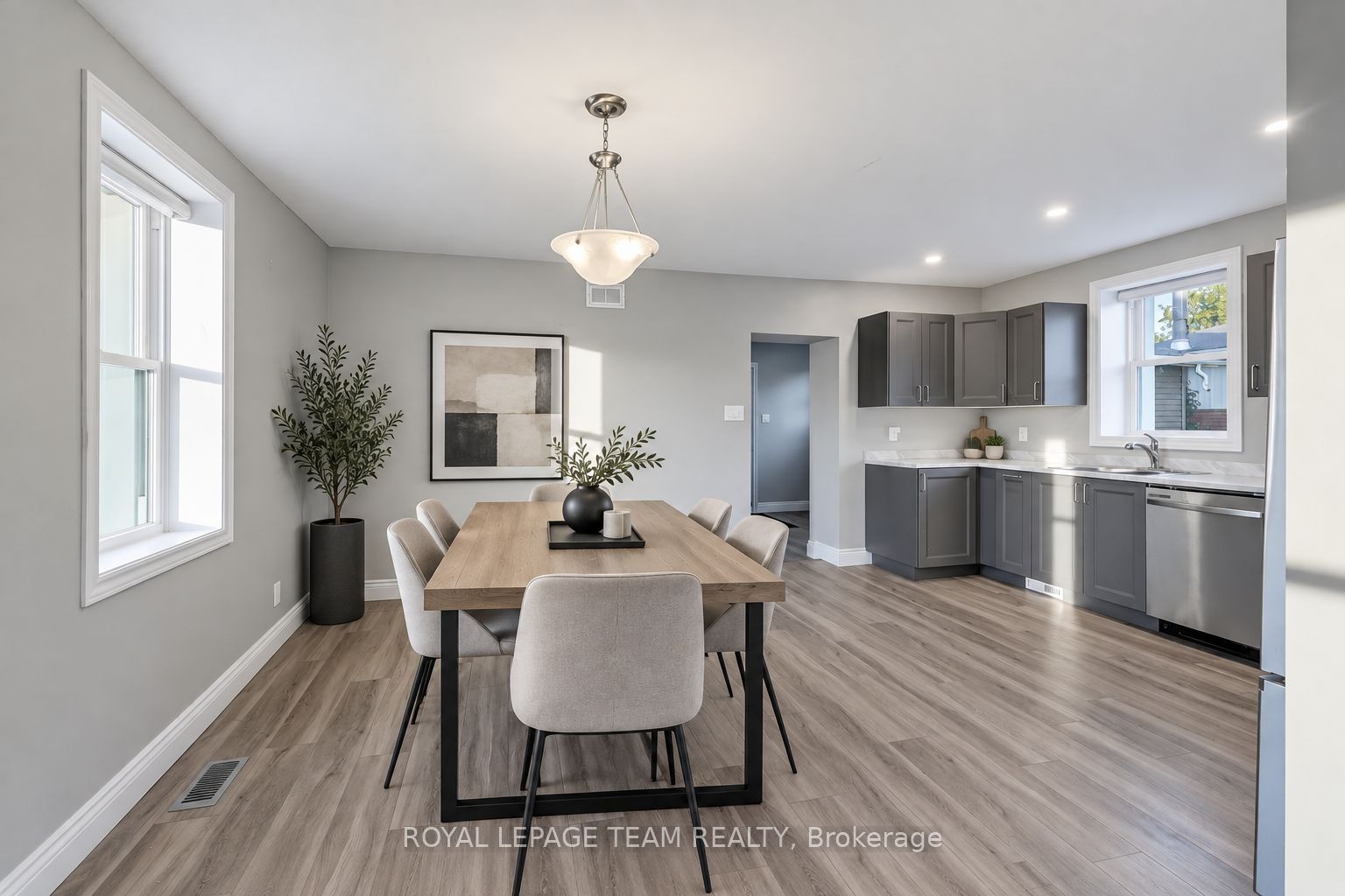 81 Bank Street S Property Photo 9