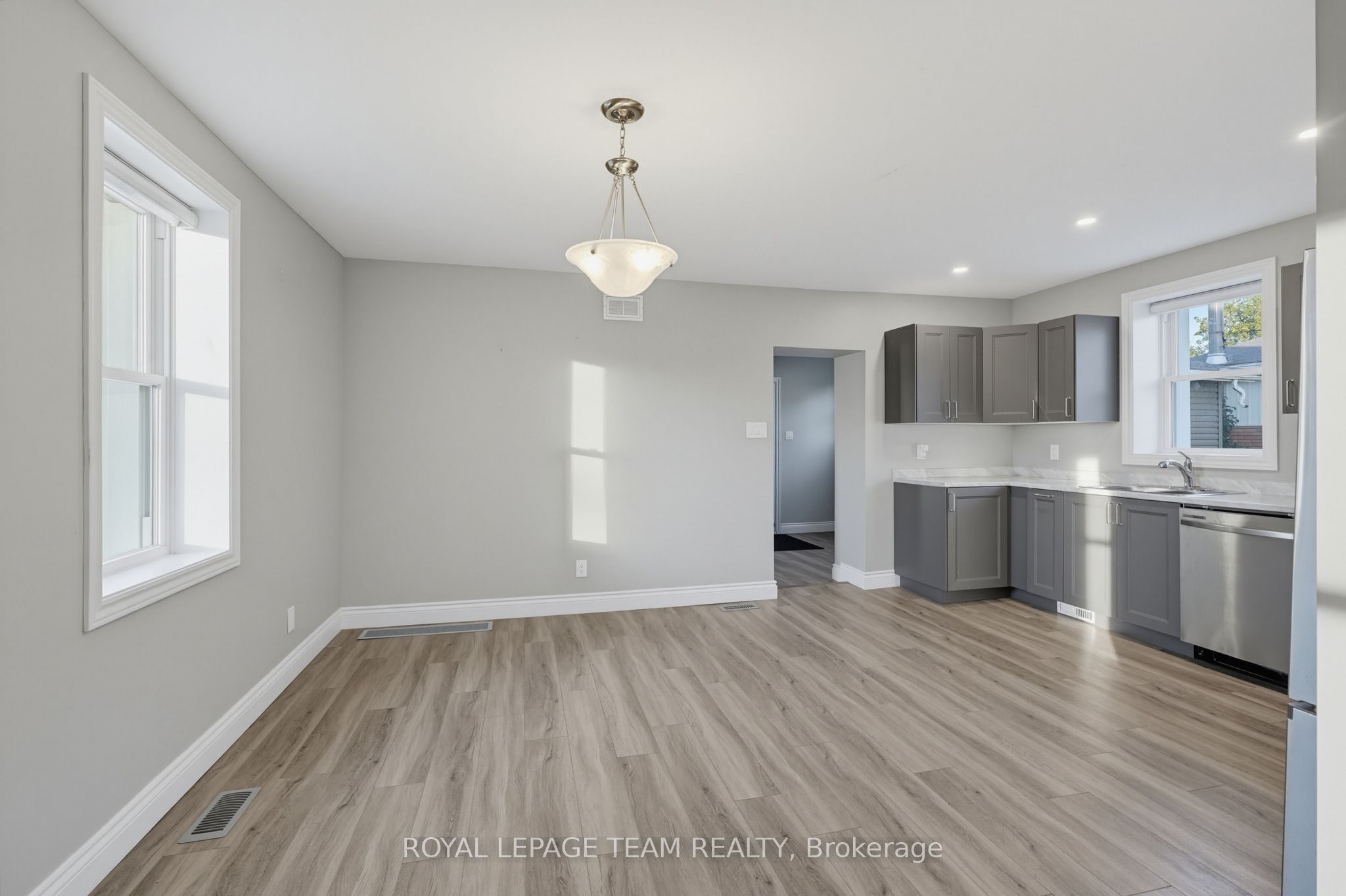 81 Bank Street S Property Photo 10