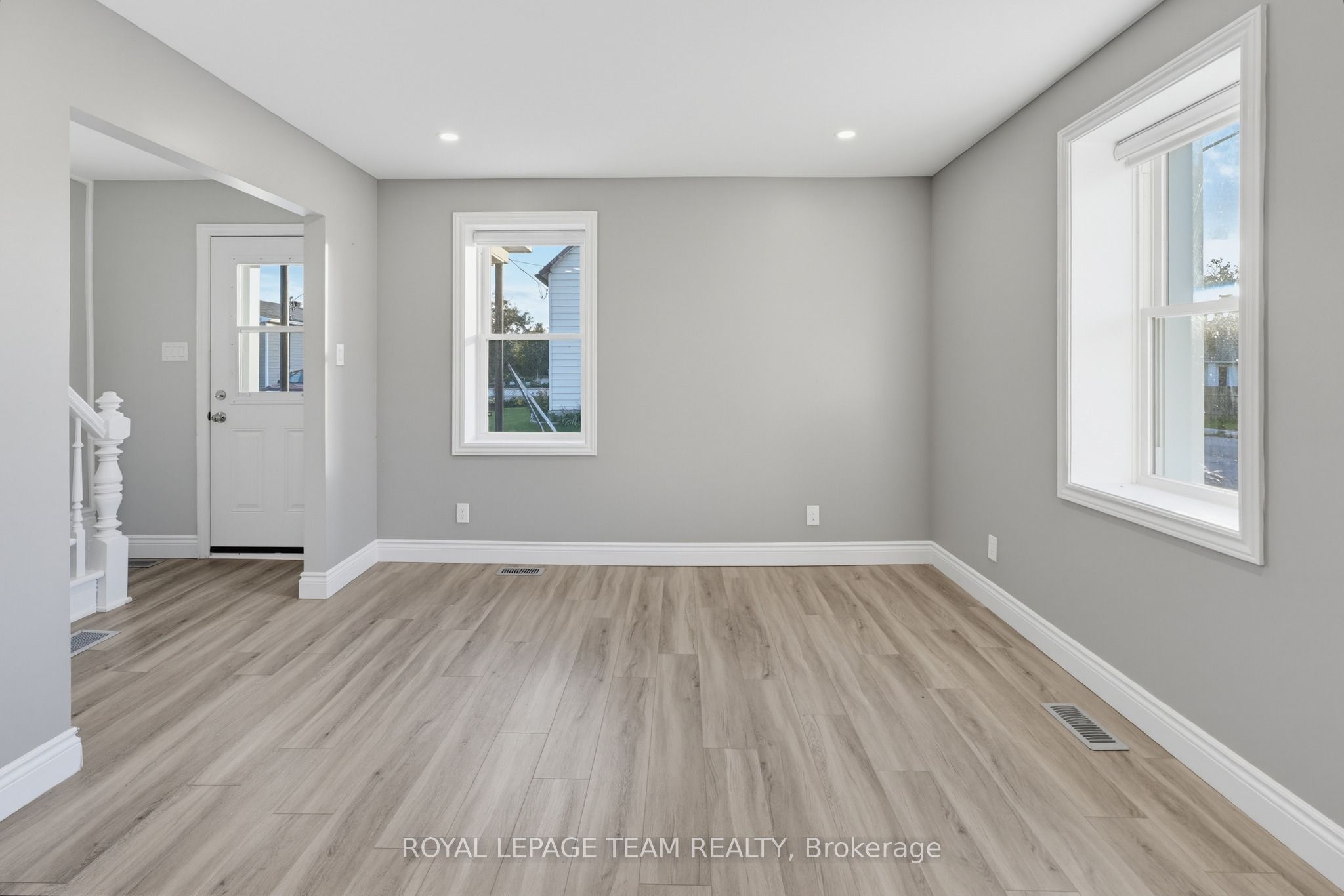 81 Bank Street S Property Photo 11