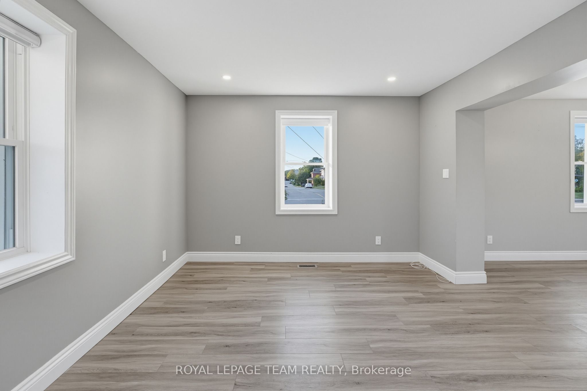 81 Bank Street S Property Photo 14
