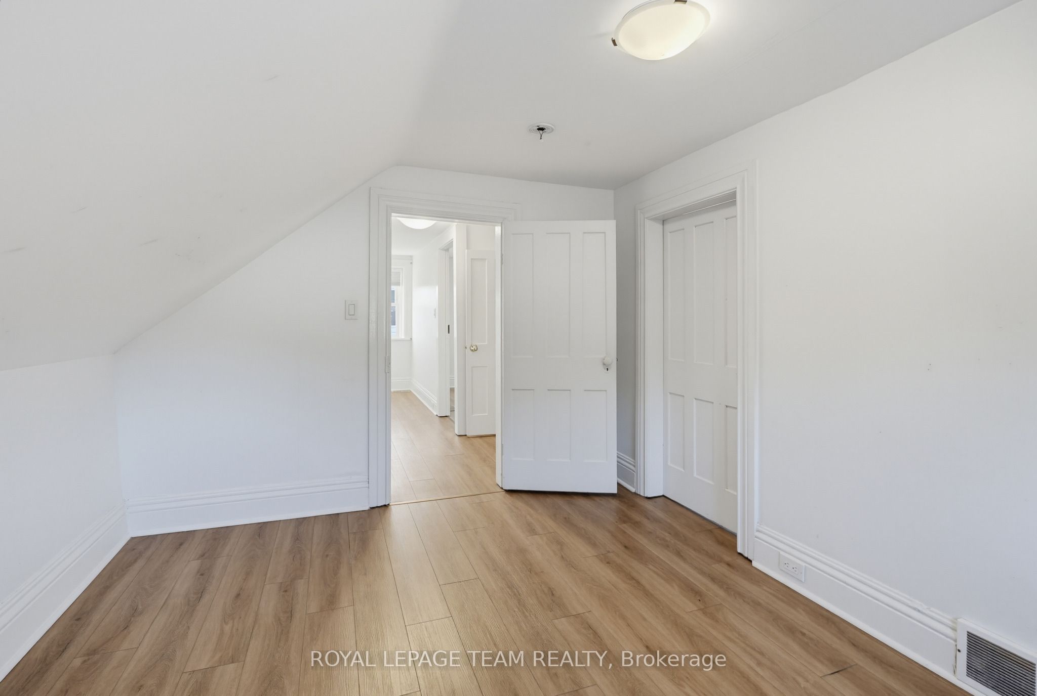 81 Bank Street S Property Photo 20