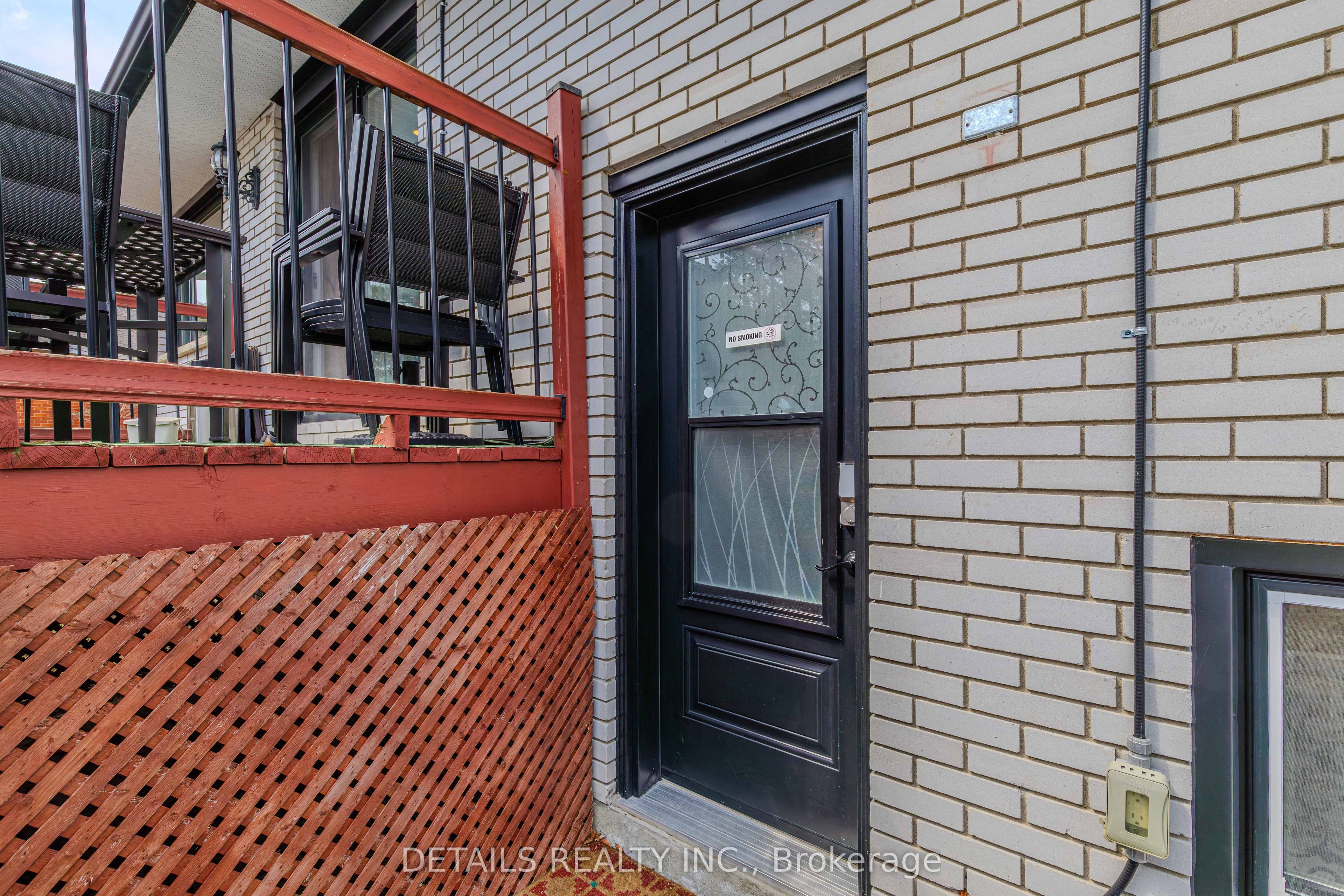 7 Kerry Crescent E Property Photo 2