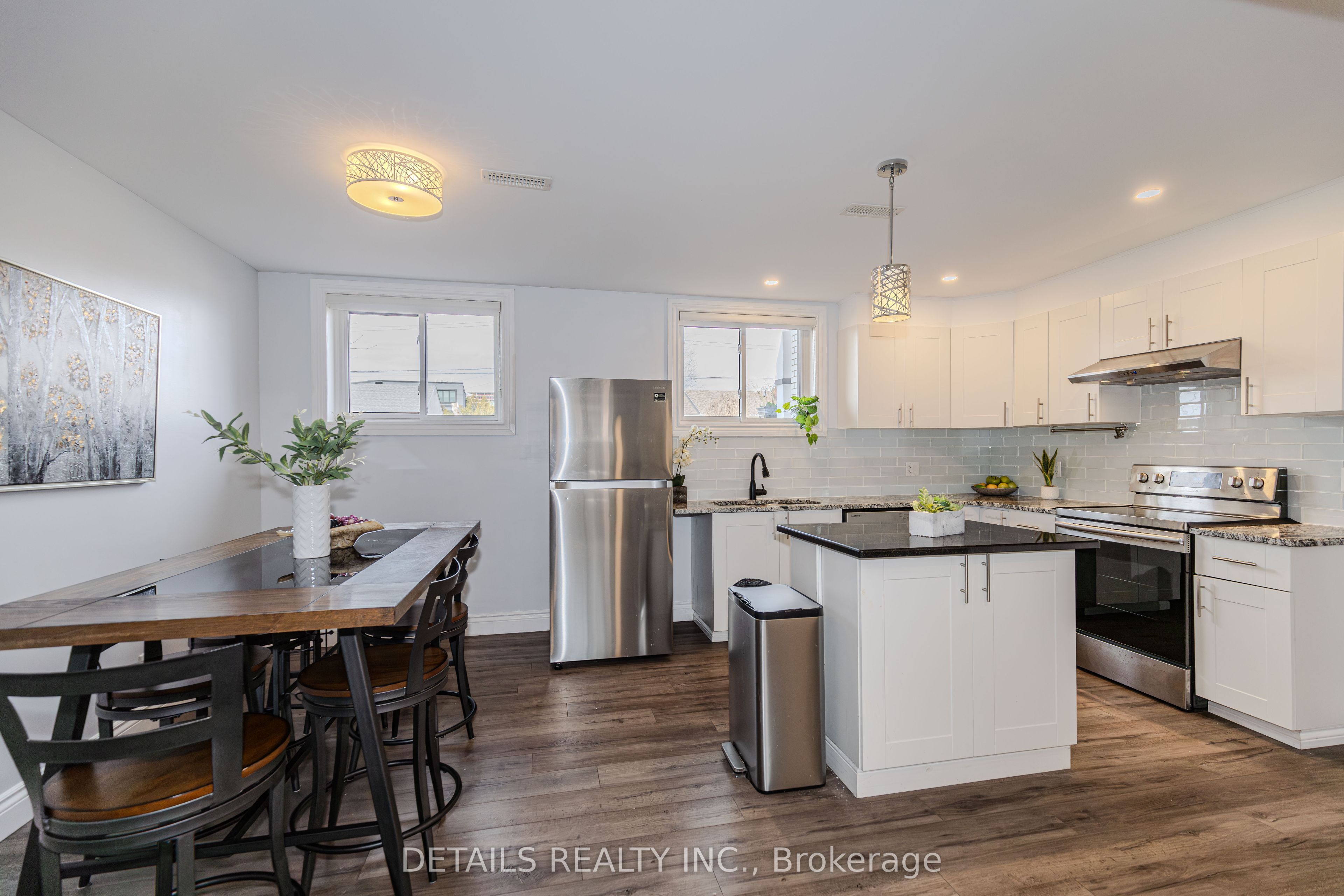 7 Kerry Crescent E Property Photo 6