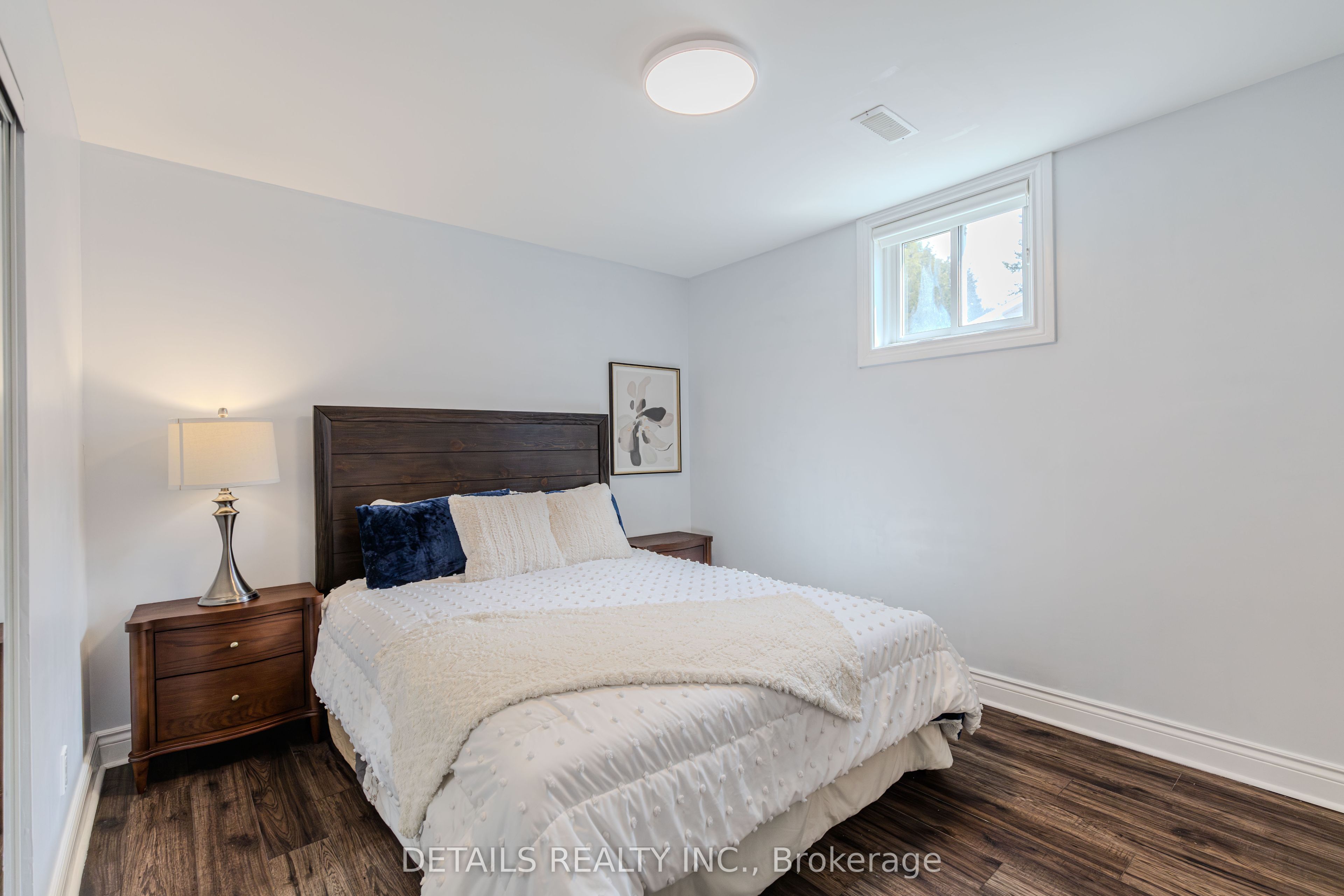 7 Kerry Crescent E Property Photo 14