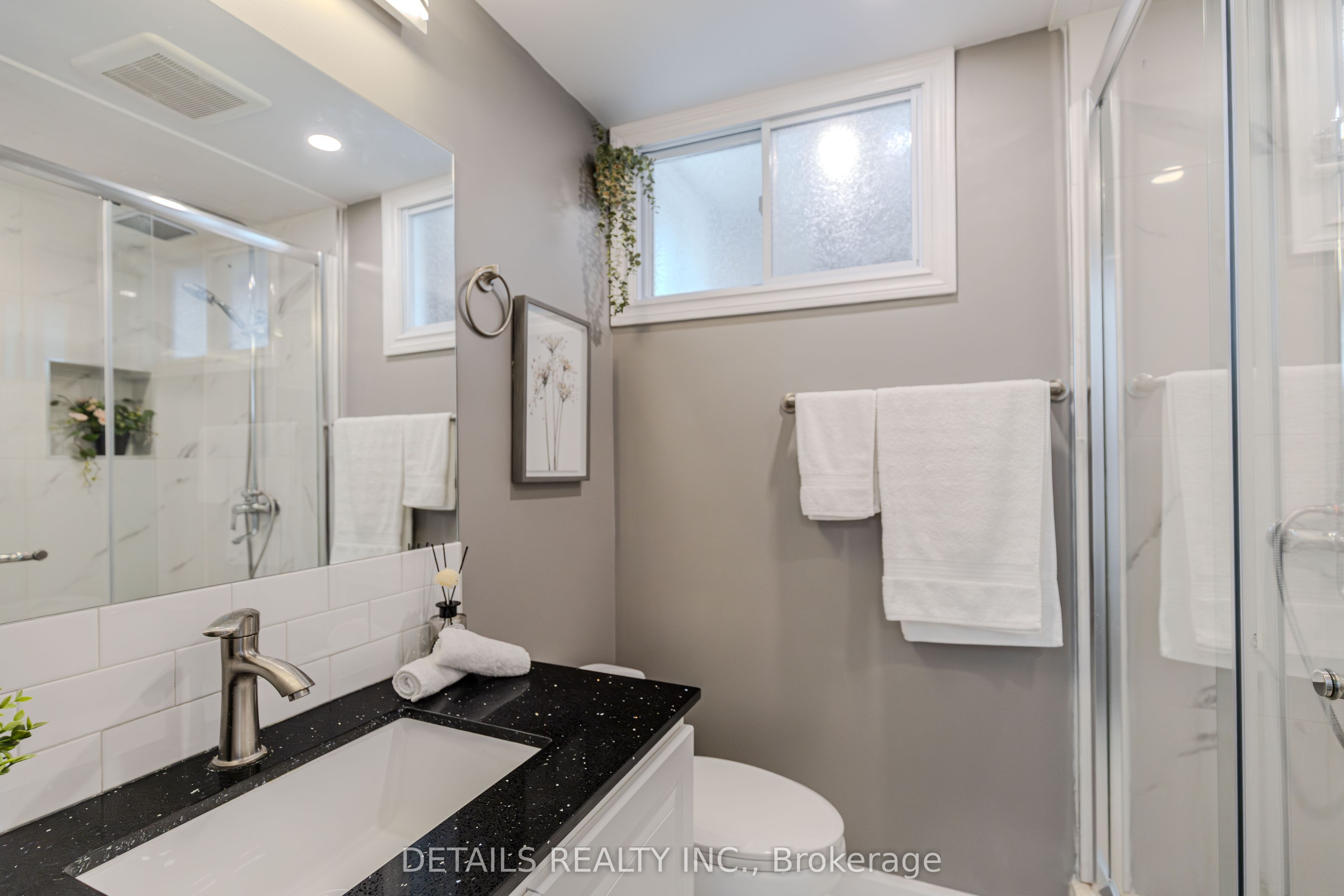 7 Kerry Crescent E Property Photo 17
