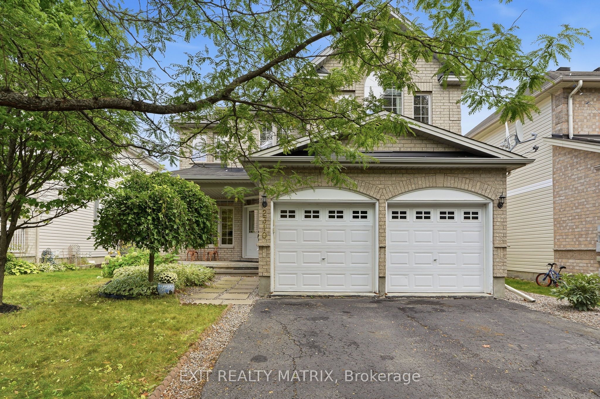2310 Glandriel Crescent Property Photo 1