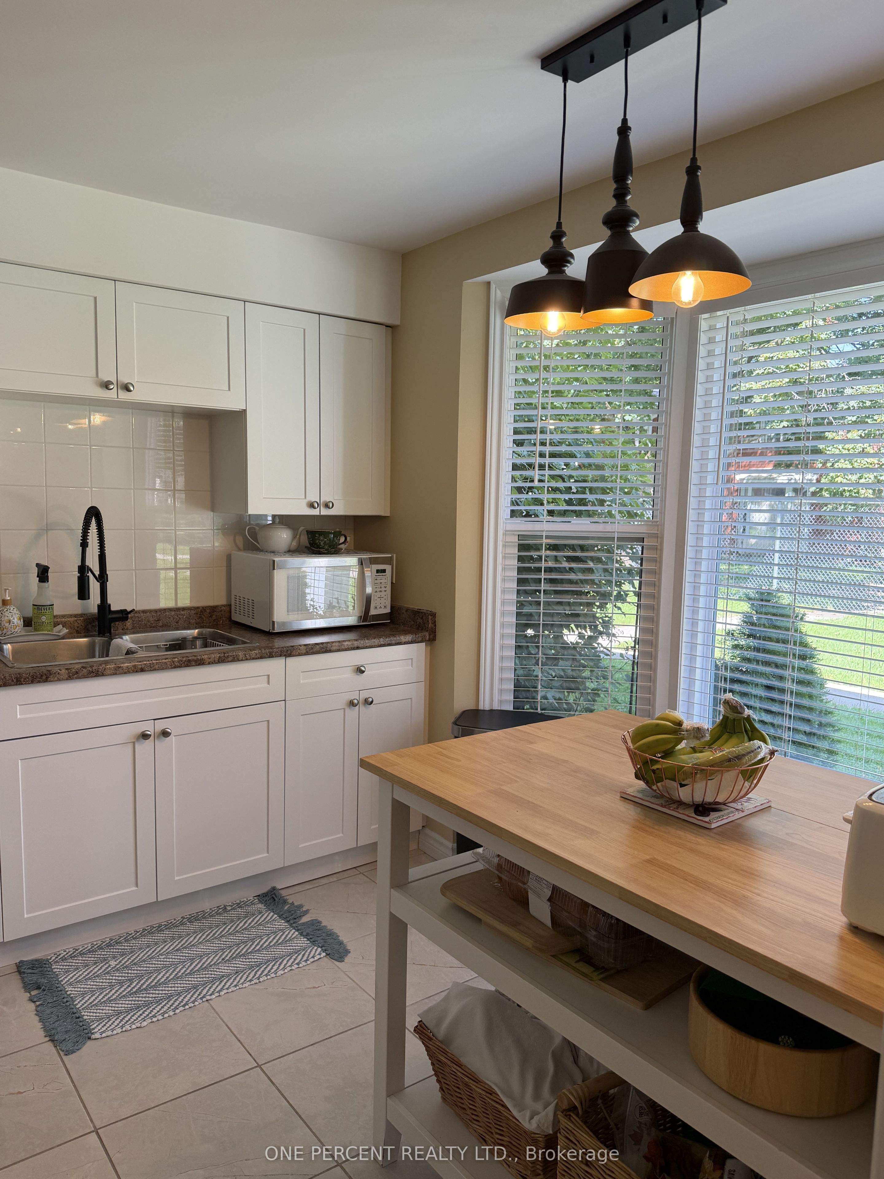 48 Arbour Glen Crescent Property Photo 2