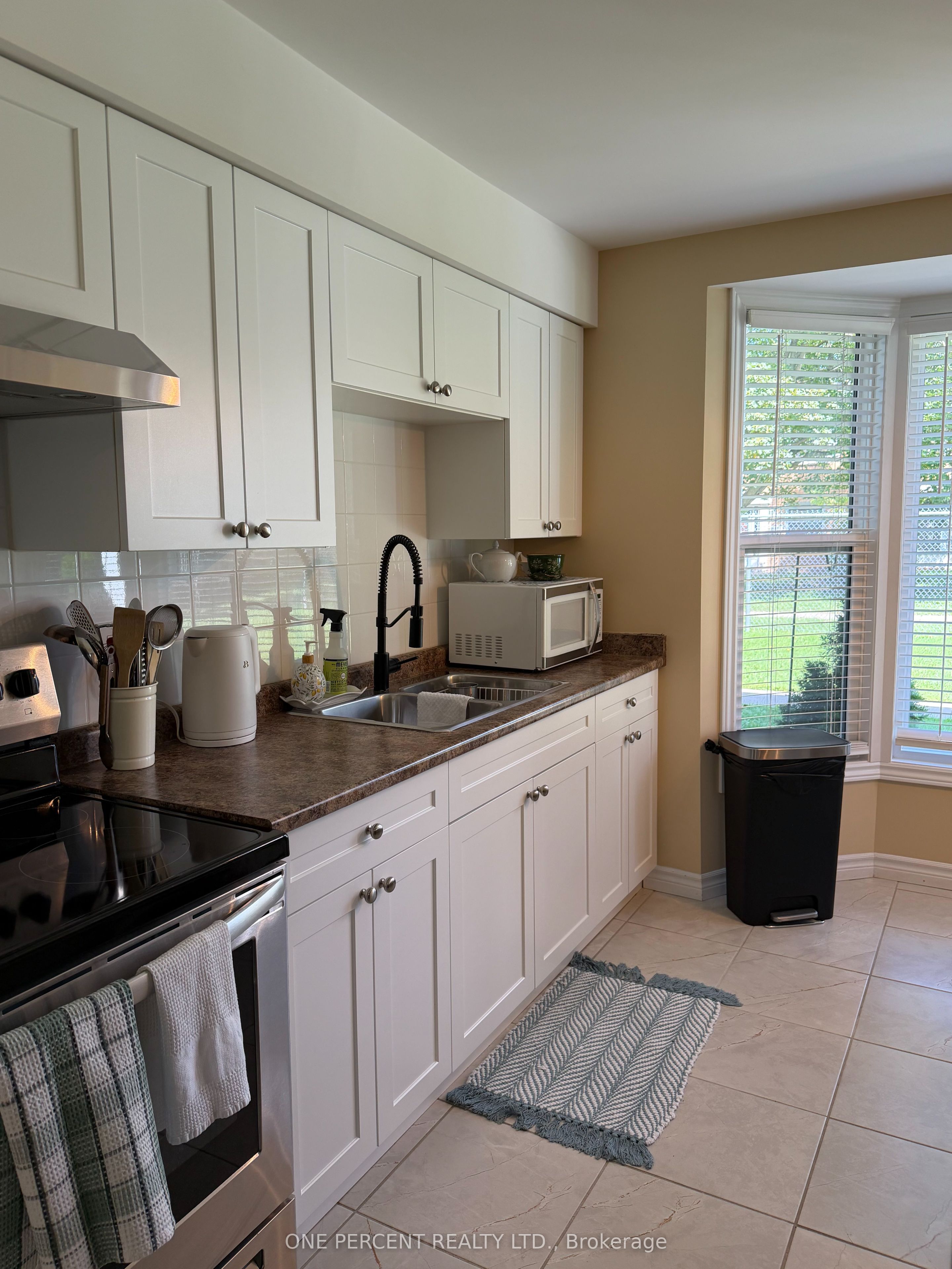 48 Arbour Glen Crescent Property Photo 4