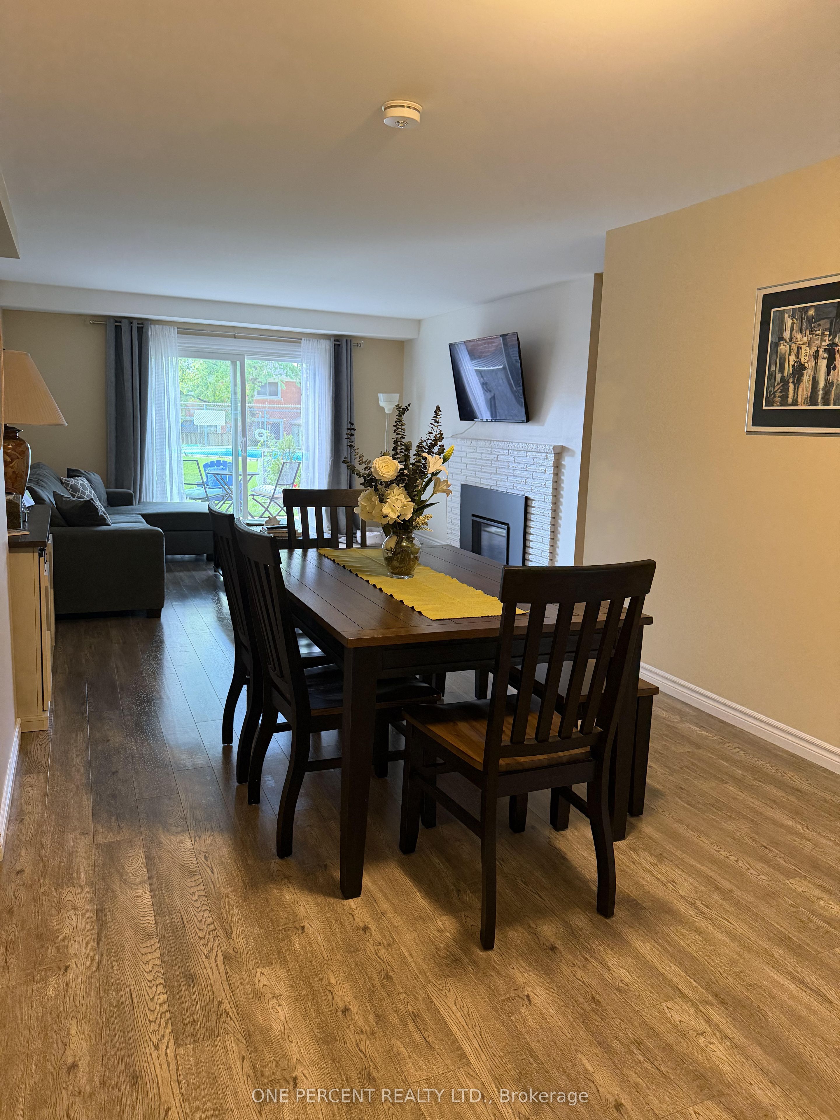 48 Arbour Glen Crescent Property Photo 7