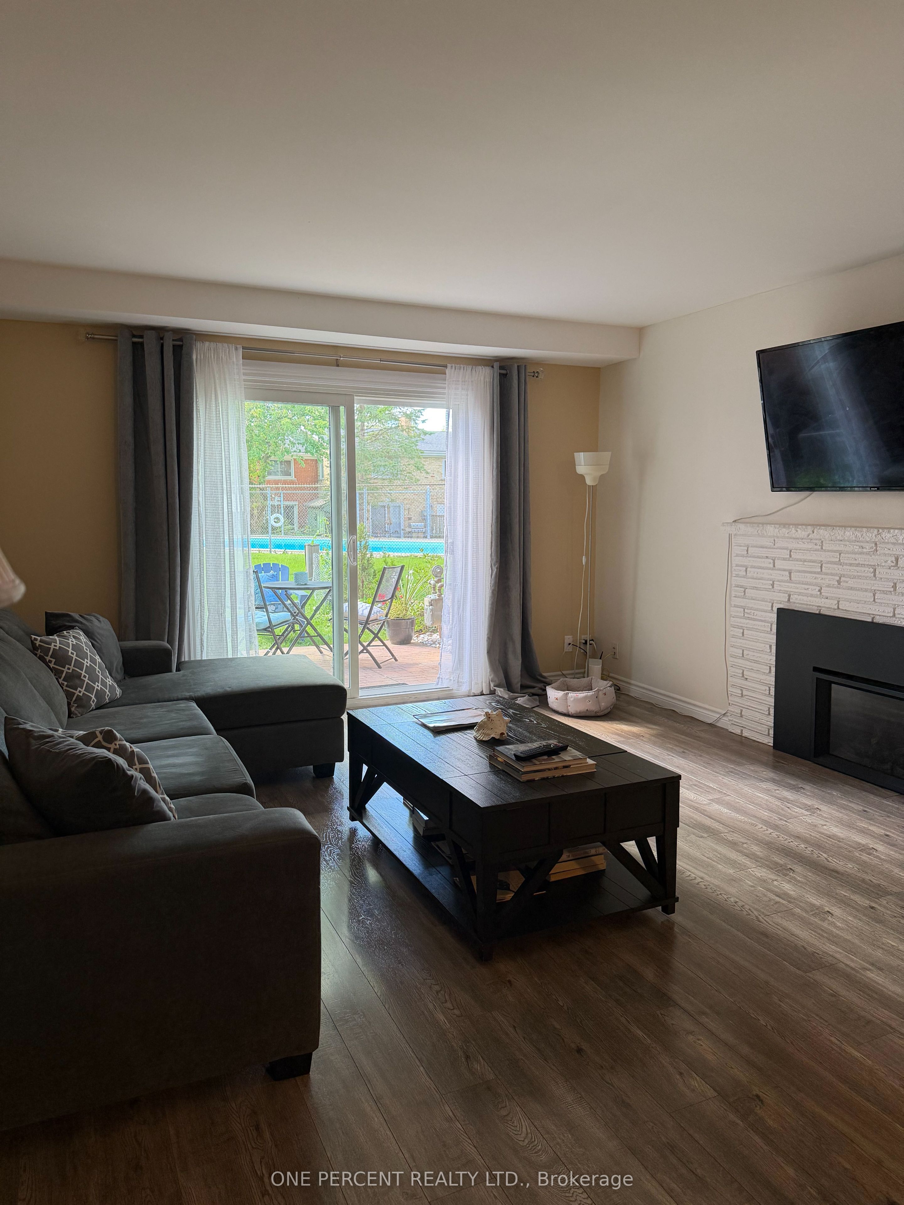 48 Arbour Glen Crescent Property Photo 8