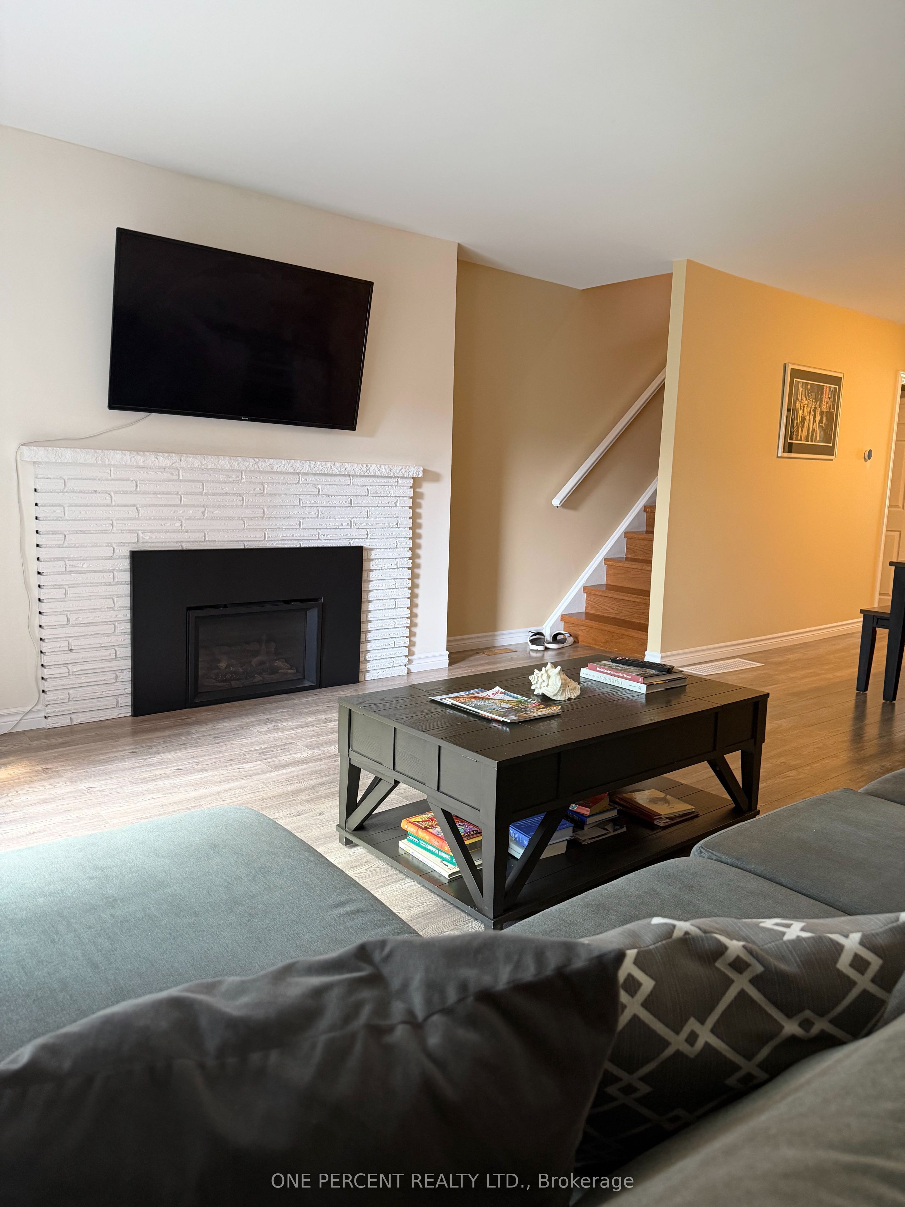 48 Arbour Glen Crescent Property Photo 9