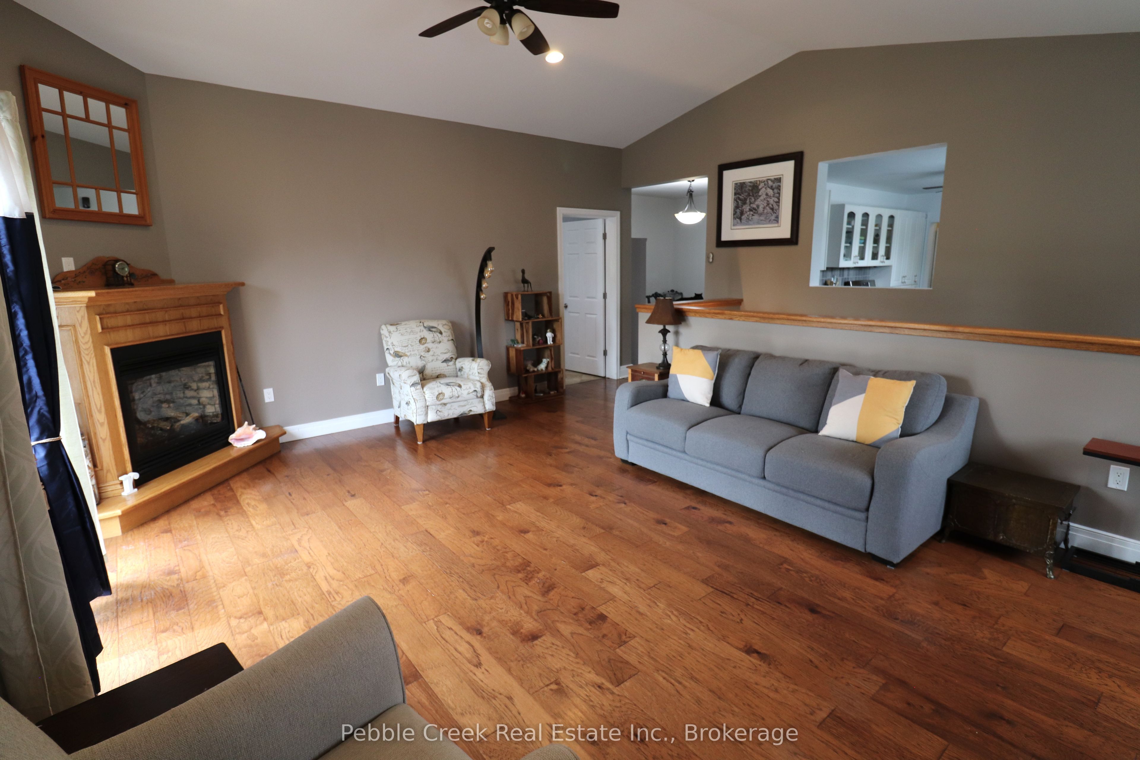 206 Picton Street E Property Photo 9