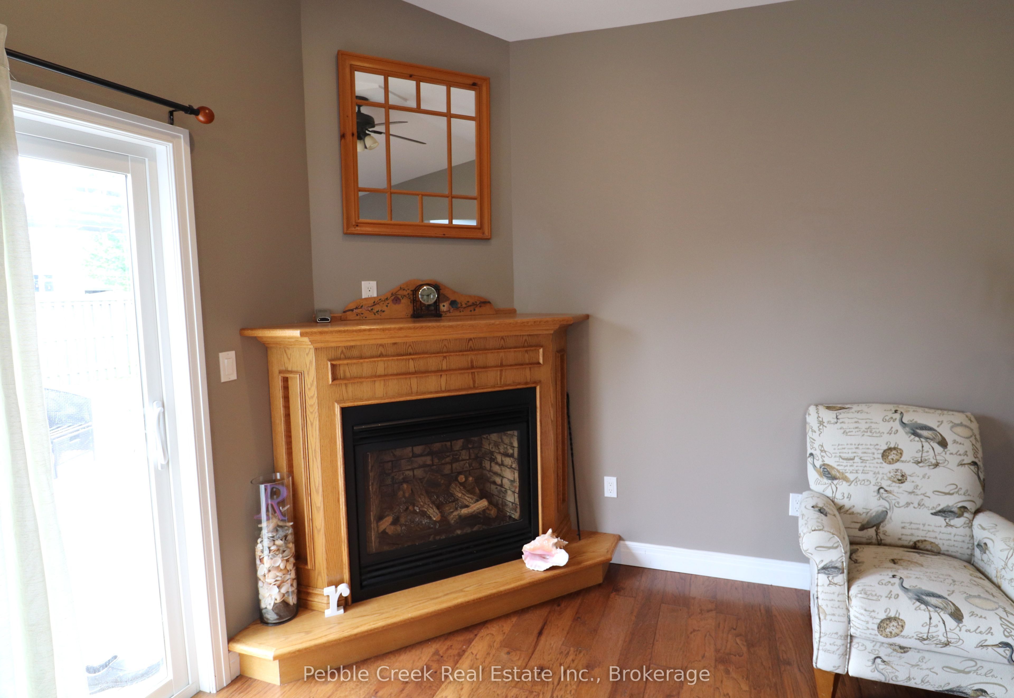 206 Picton Street E Property Photo 10